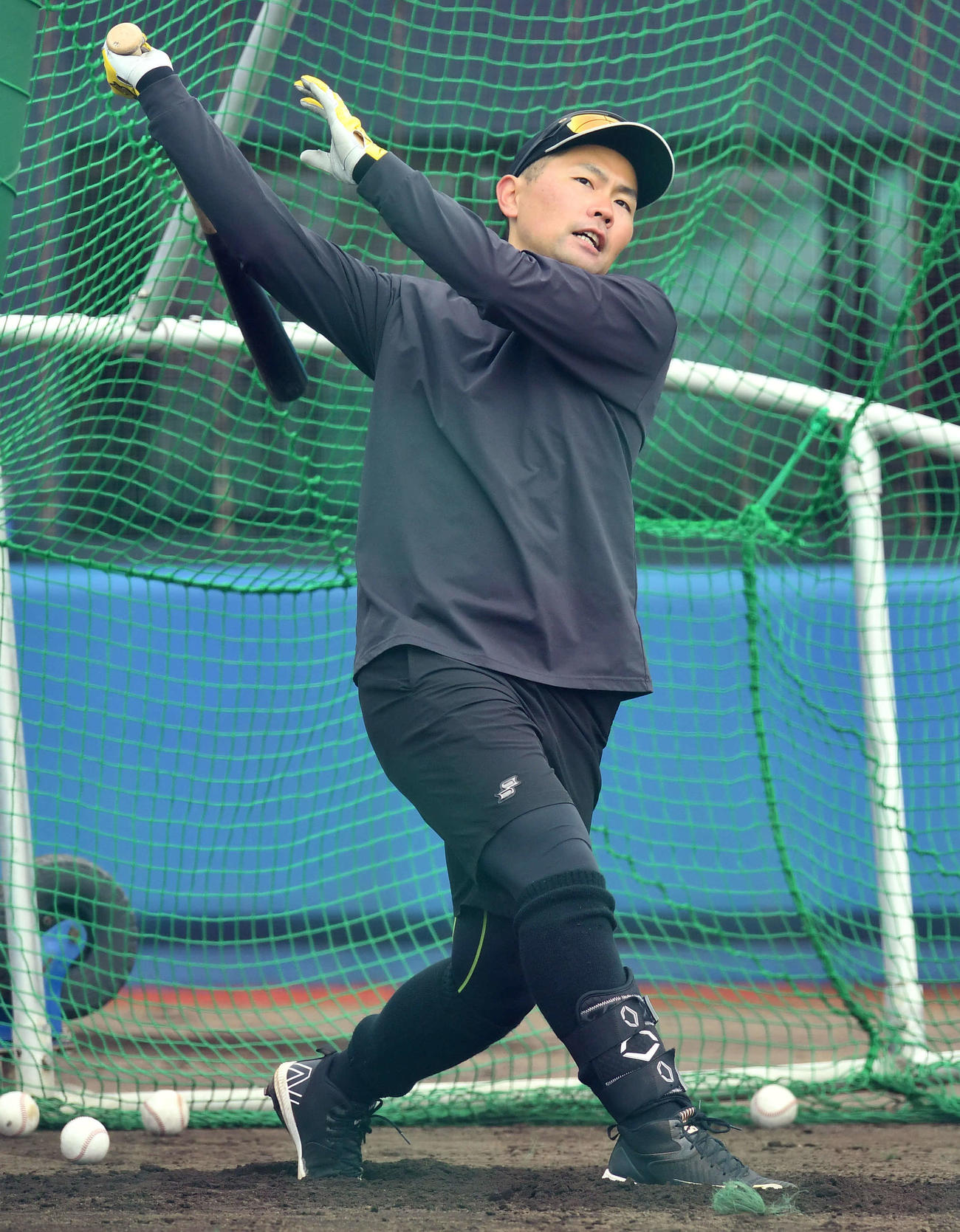 フリー打撃を行うソフトバンク中村晃（撮影・岩下翔太）