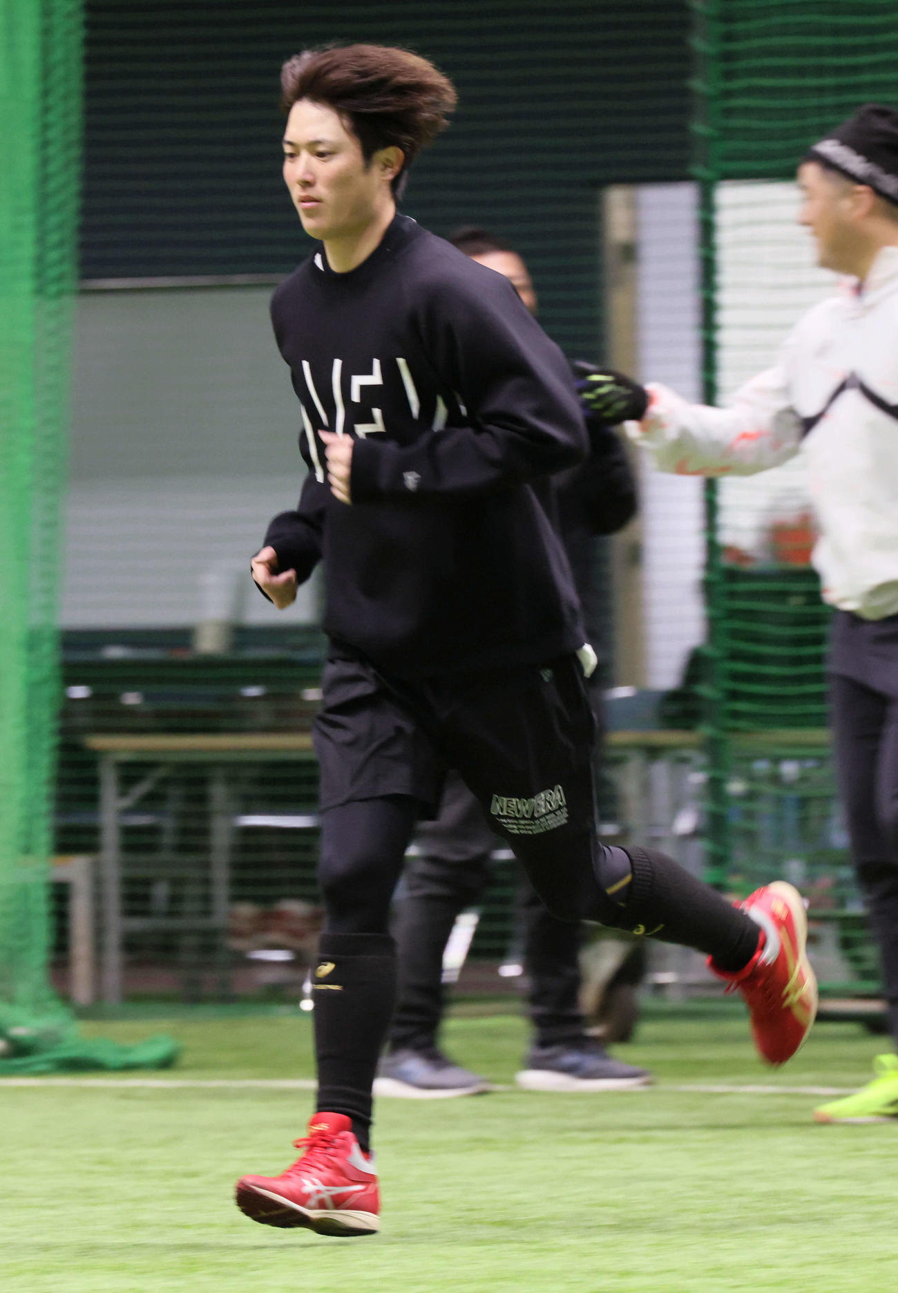 合同自主トレで、ランニングする広島森下（撮影・加藤孝規）