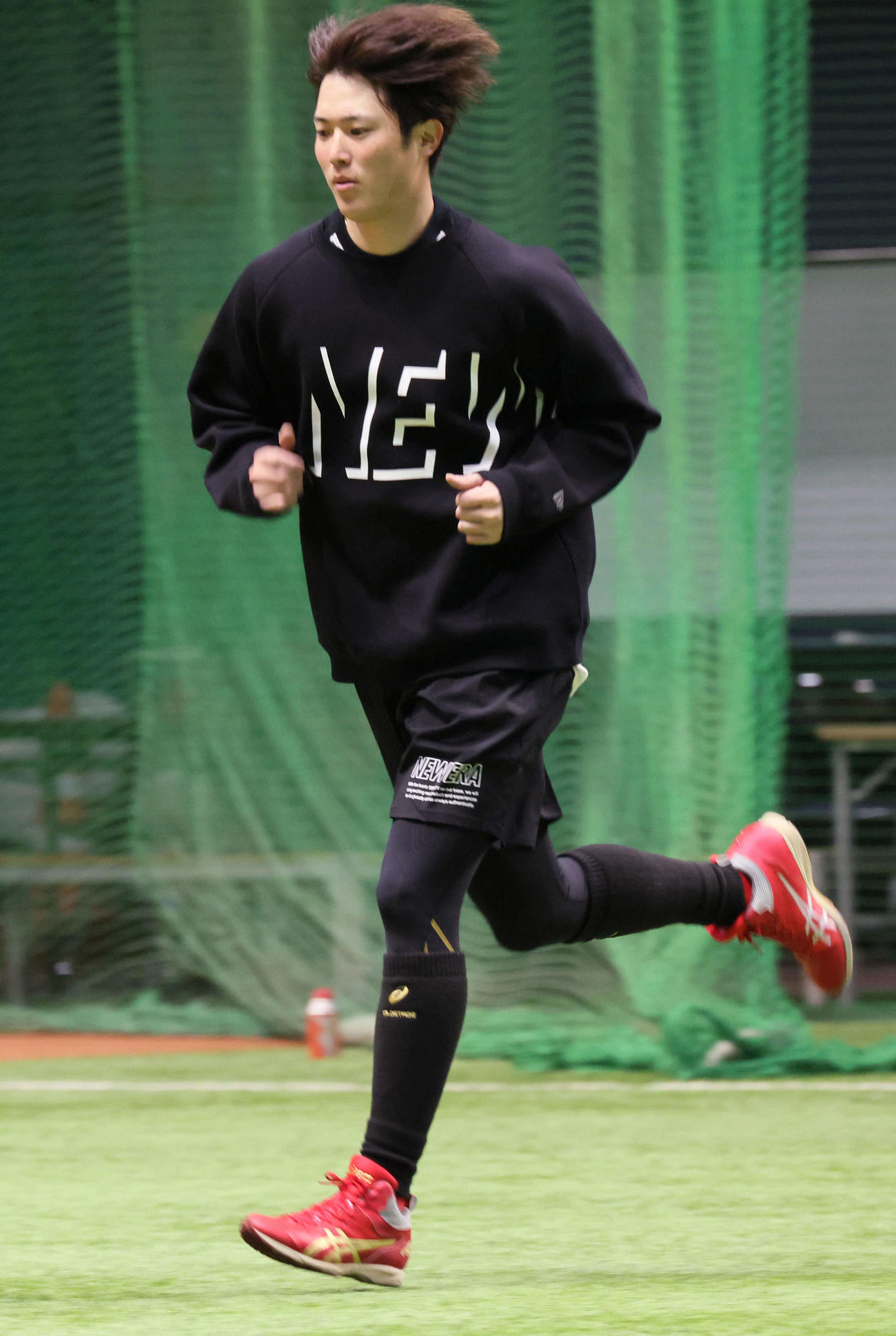 合同自主トレで、ランニングする広島森下（撮影・加藤孝規）