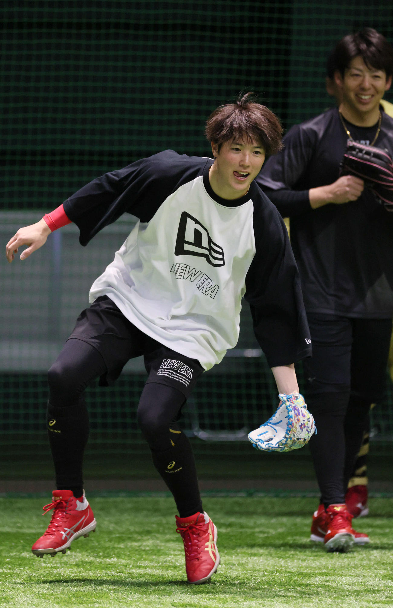 合同自主トレで、ノックを受ける広島森下（撮影・加藤孝規）