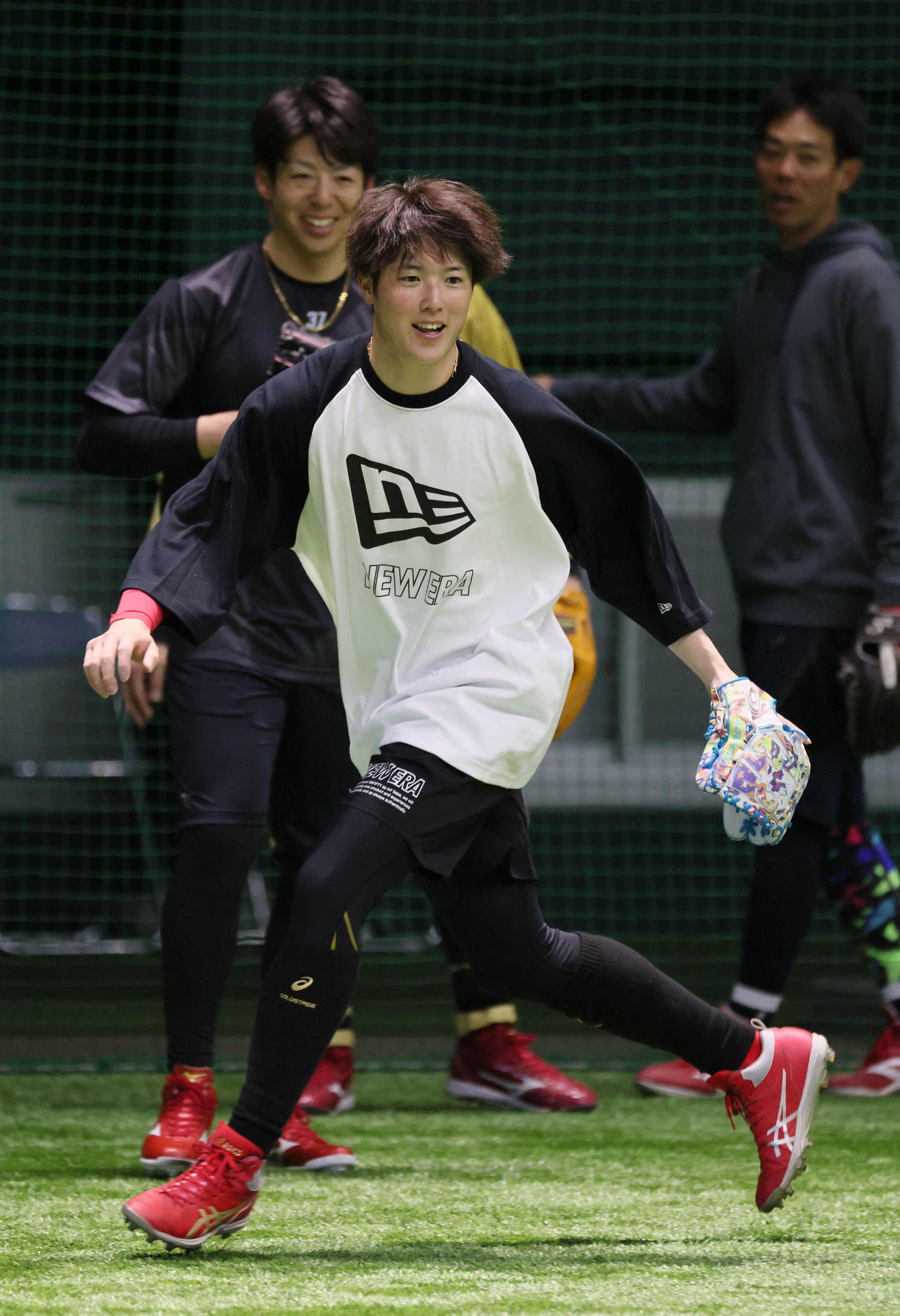 合同自主トレで、ノックを受ける広島森下（撮影・加藤孝規）