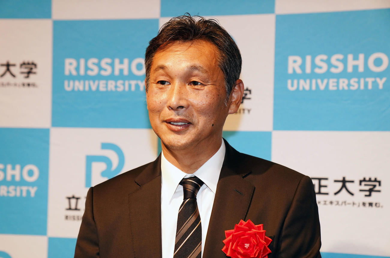 就任激励会で思いを語る西武西口監督（撮影・横山健太）
