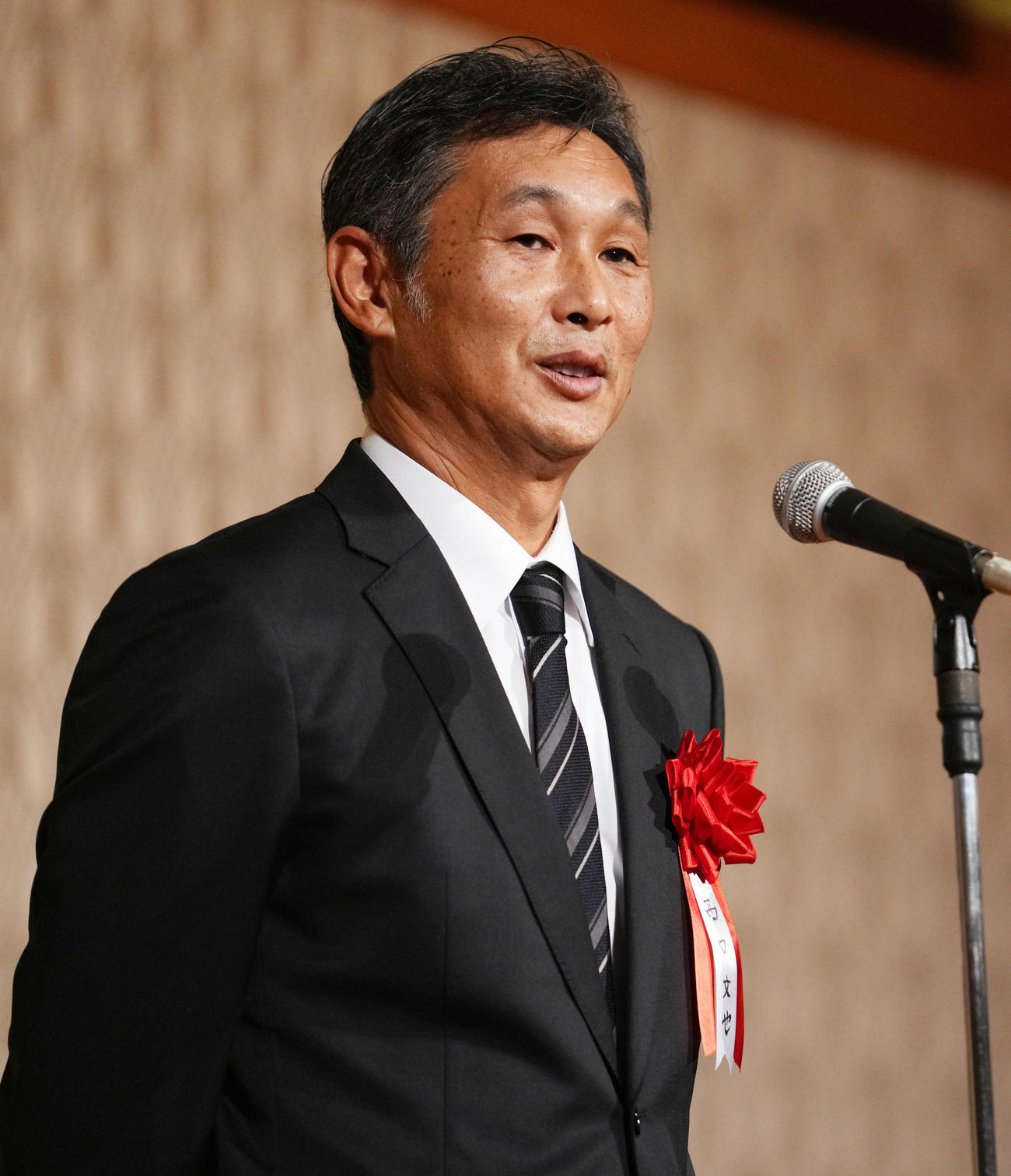 就任激励会で思いを語る西武西口監督（撮影・横山健太）