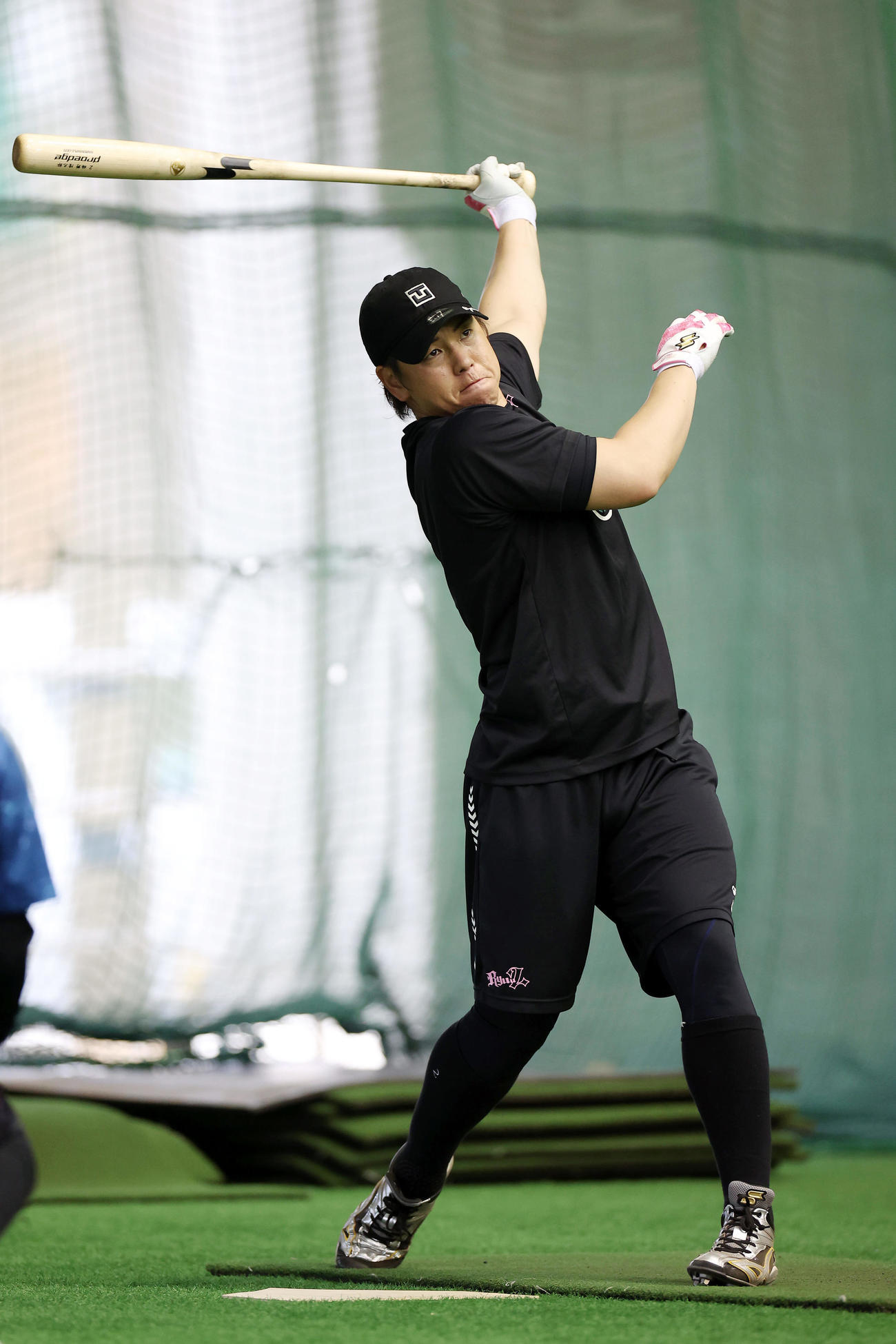 自主トレを公開し、打撃練習に臨む阪神梅野（撮影・前田充）