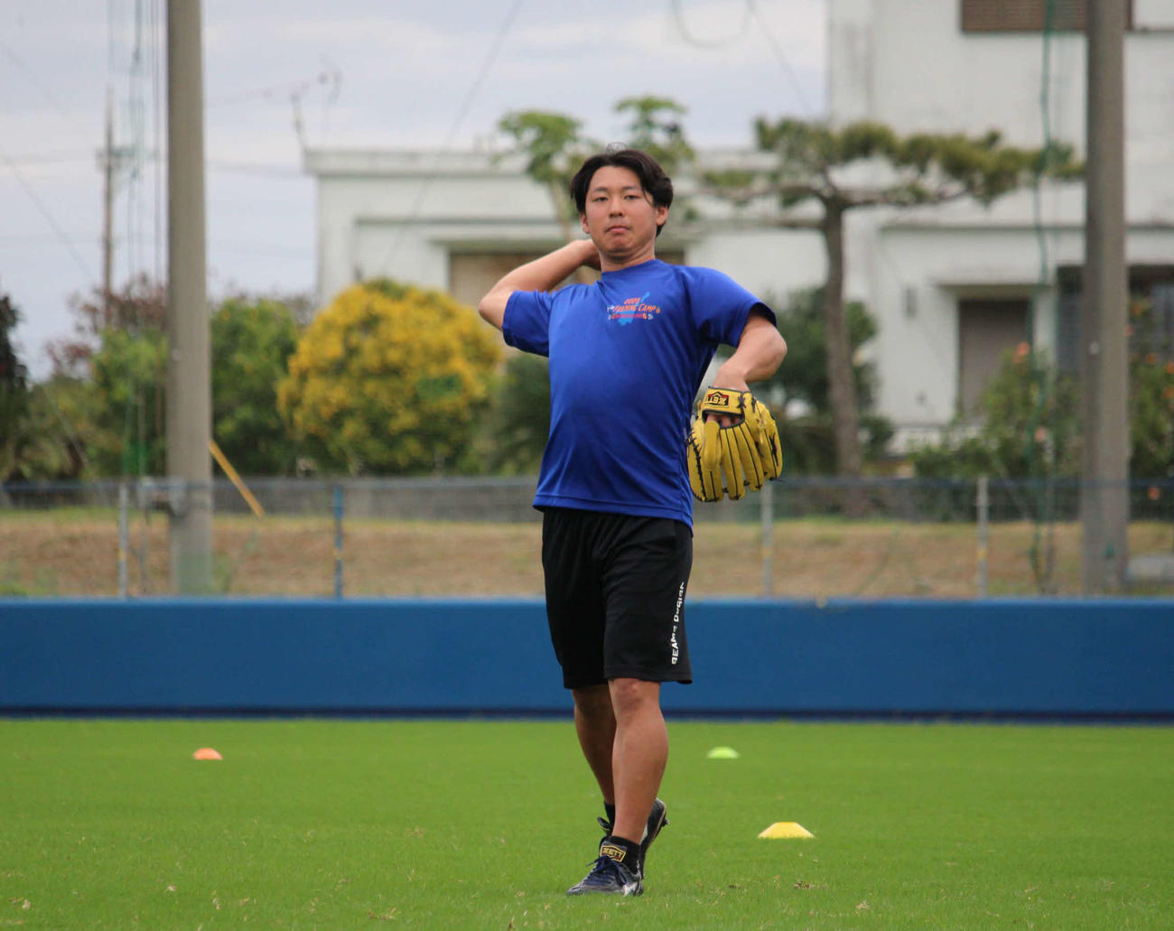 西武平良らの自主トレに参加する山田陽翔（撮影・金子真仁）