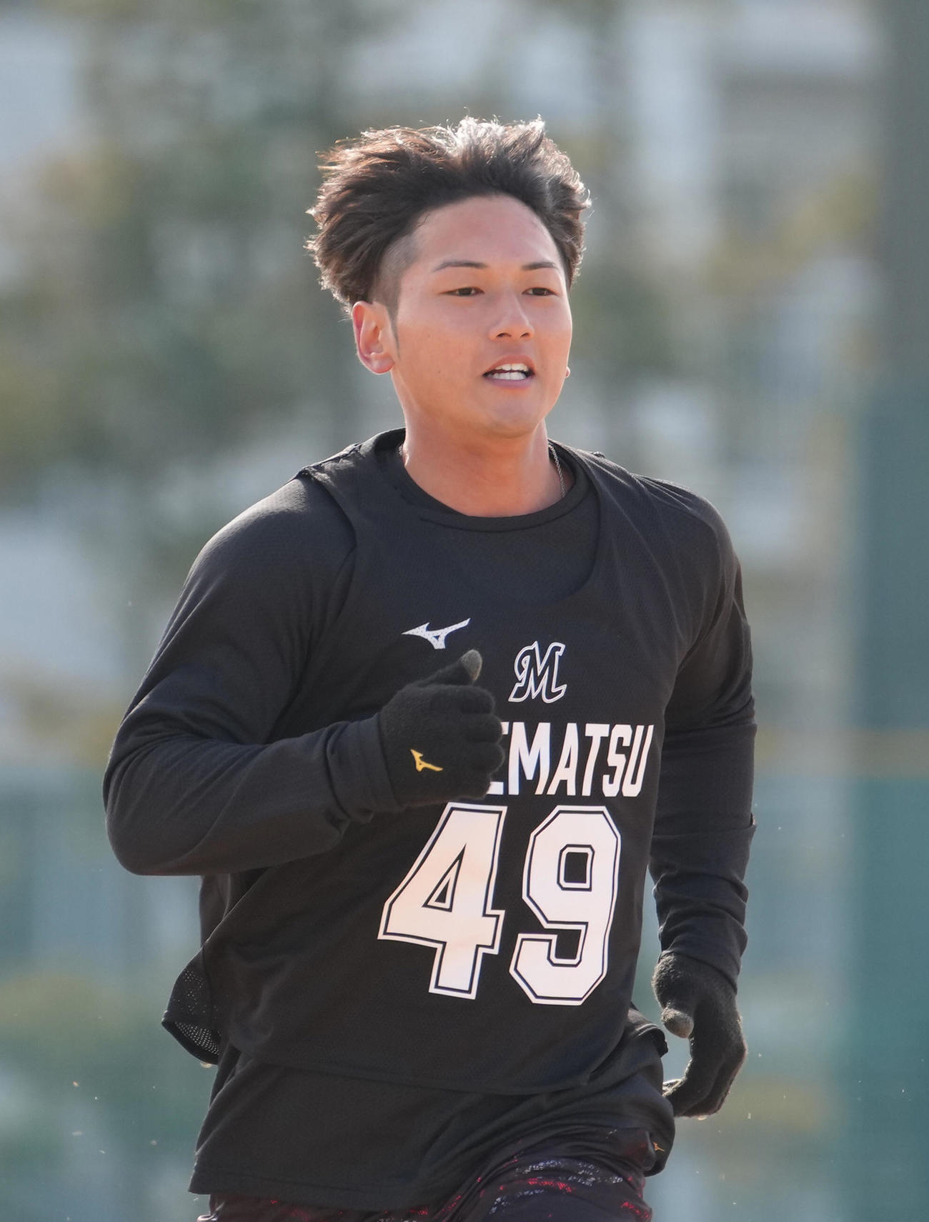 新人合同自主トレに臨むロッテドラフト6位立松（撮影・足立雅史）