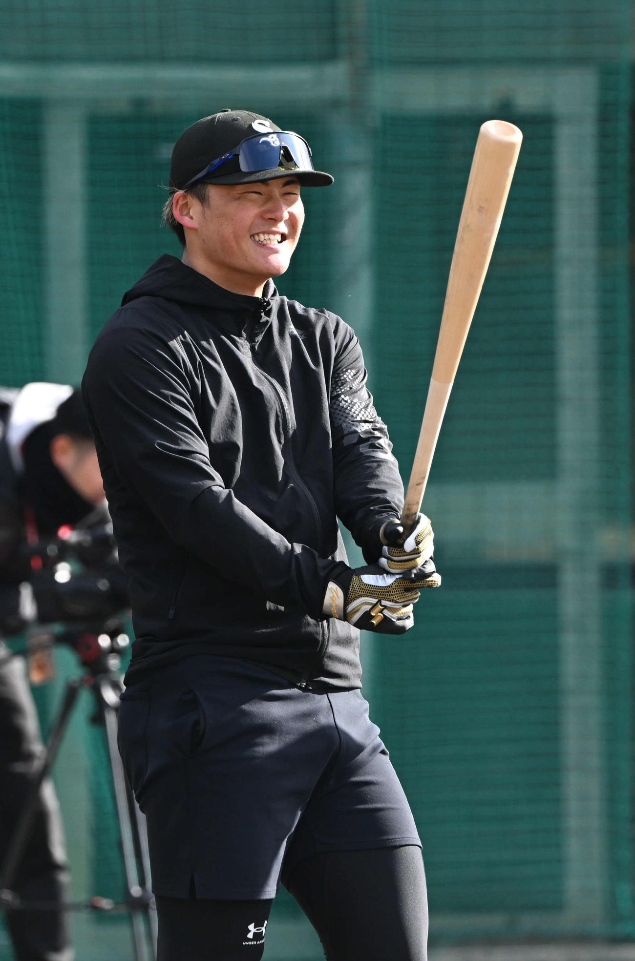 明るい表情で合同自主トレをする阪神前川（撮影・和賀正仁）