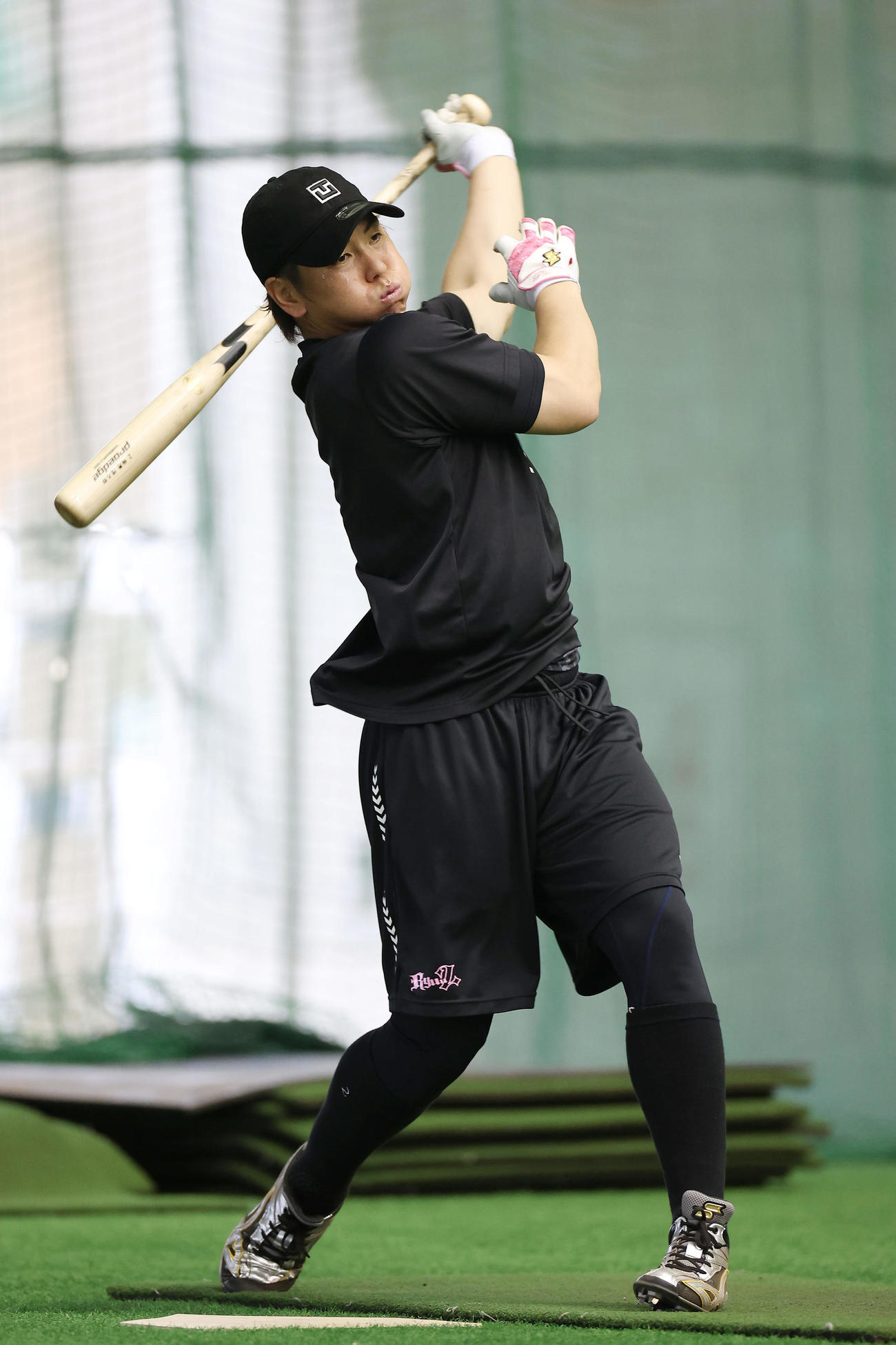 自主トレを公開し、打撃練習に臨む阪神梅野（撮影・前田充）