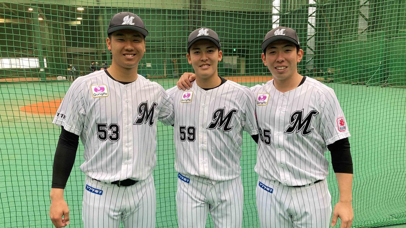 野球教室をおこなった左から木村、早坂、寺地（球団提供）