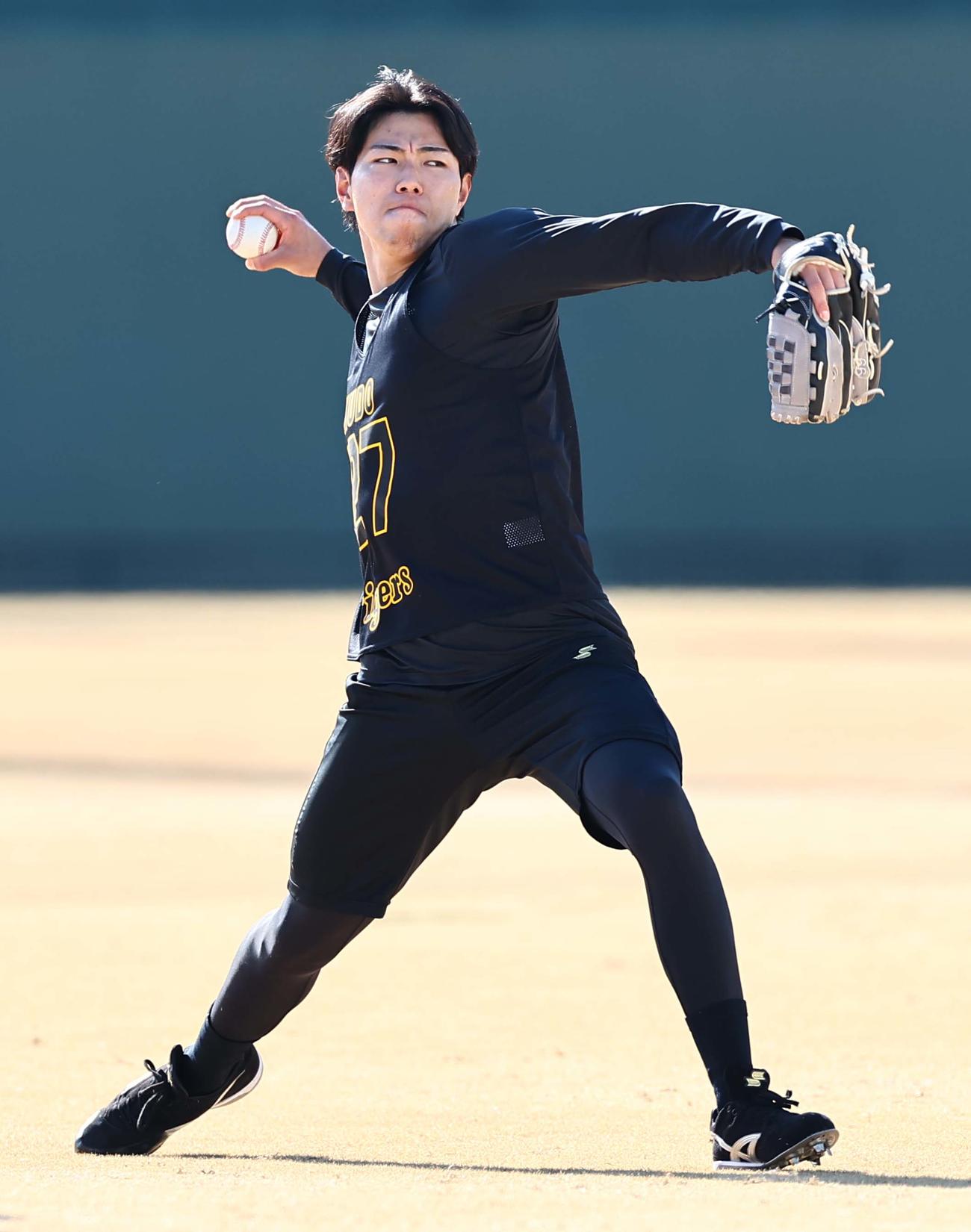 キャッチボールをする工藤（撮影・上田博志）