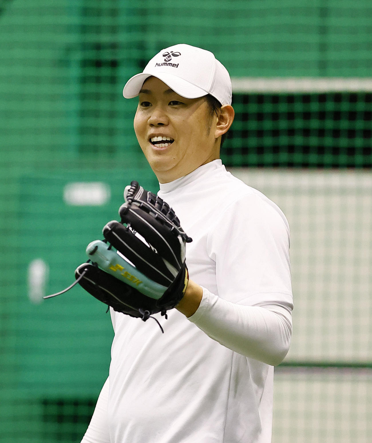 自主トレを公開し、キャッチボールをする阪神西勇（撮影・藤尾明華）