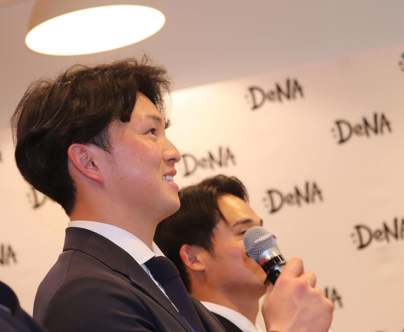 南場オーナーの講義の感想を述べるDeNAドラフト1位の竹田（撮影・小早川宗一郎）