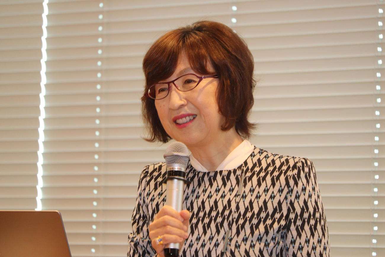 DeNAの本社を訪問した新人たちに約40分、熱血講義をする南場オーナー（撮影・小早川宗一郎）