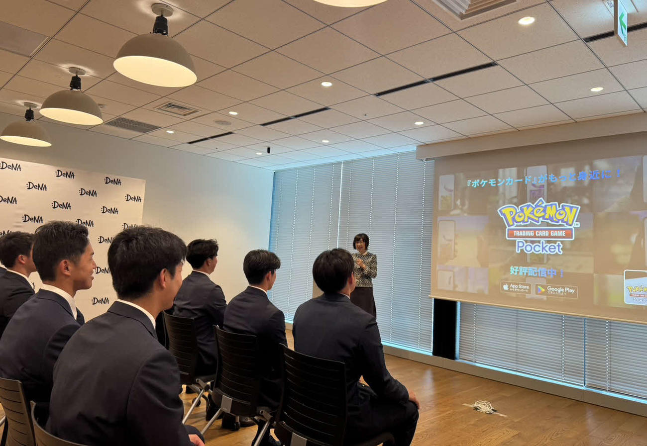 DeNAの本社を訪問した新人たちに約40分、熱血講義をする南場オーナー（撮影・小早川宗一郎）