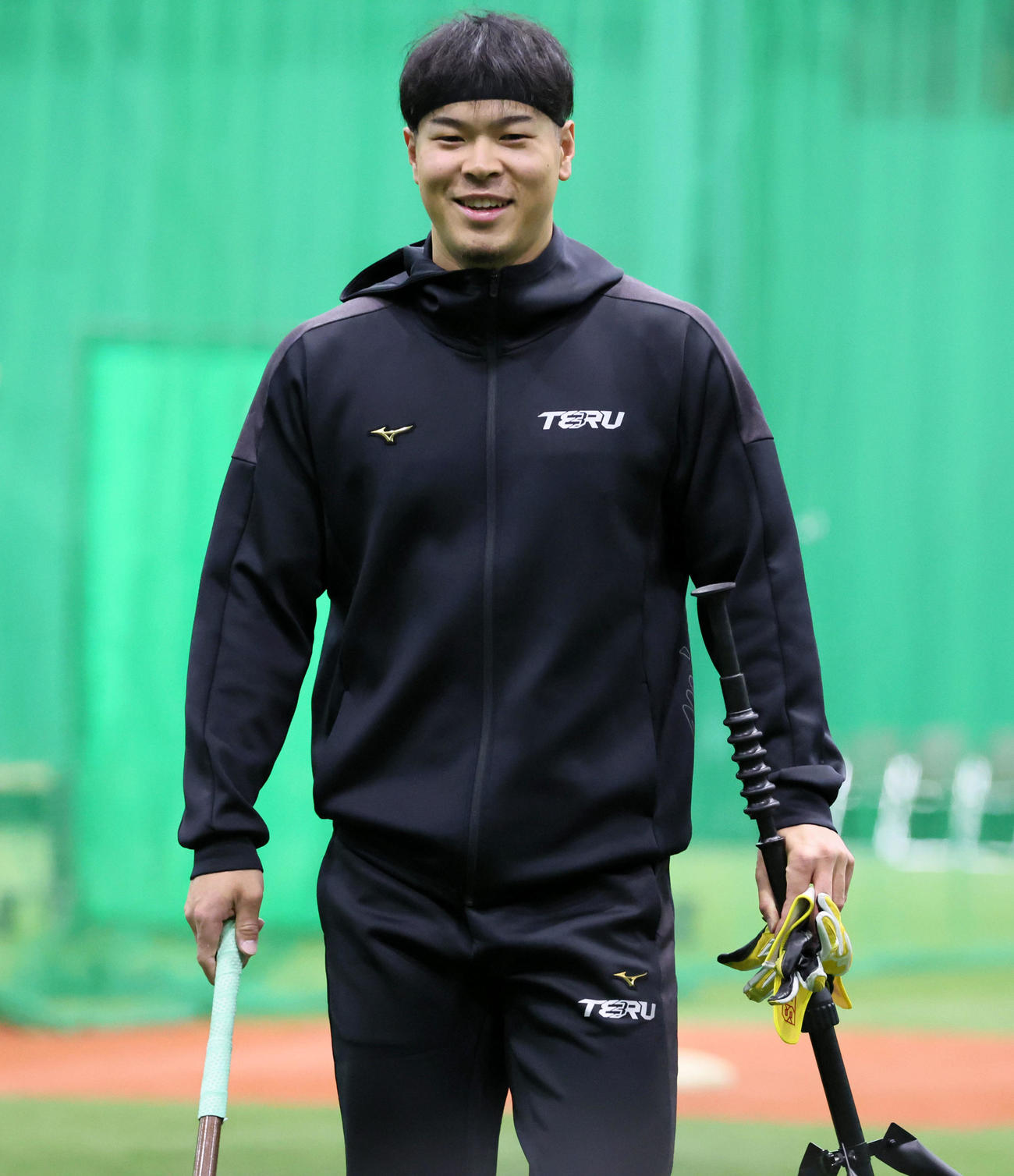 甲子園球場で自主トレを公開し明るい表情を見せる佐藤輝明（2025年1月7日撮影）