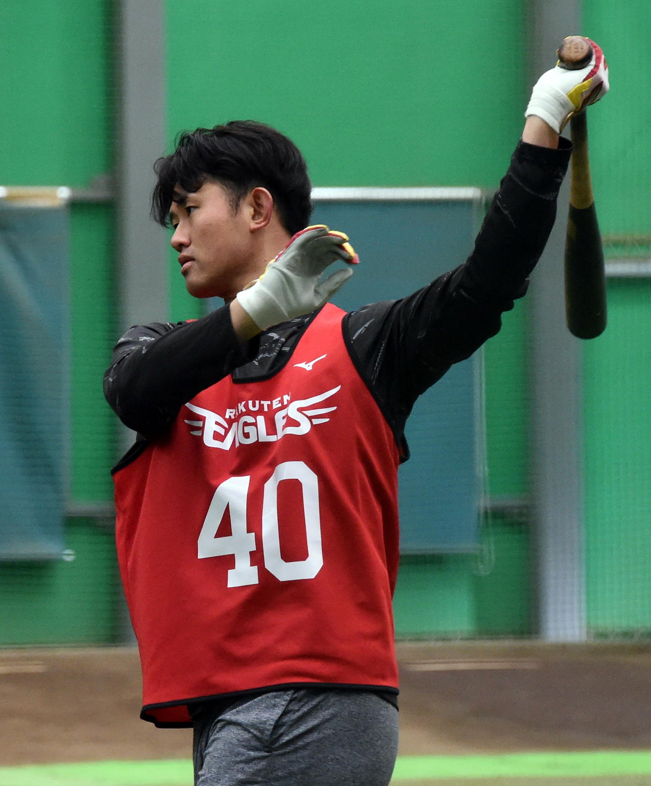 打撃練習をする楽天ドラフト4位の江原（撮影・山田愛斗）