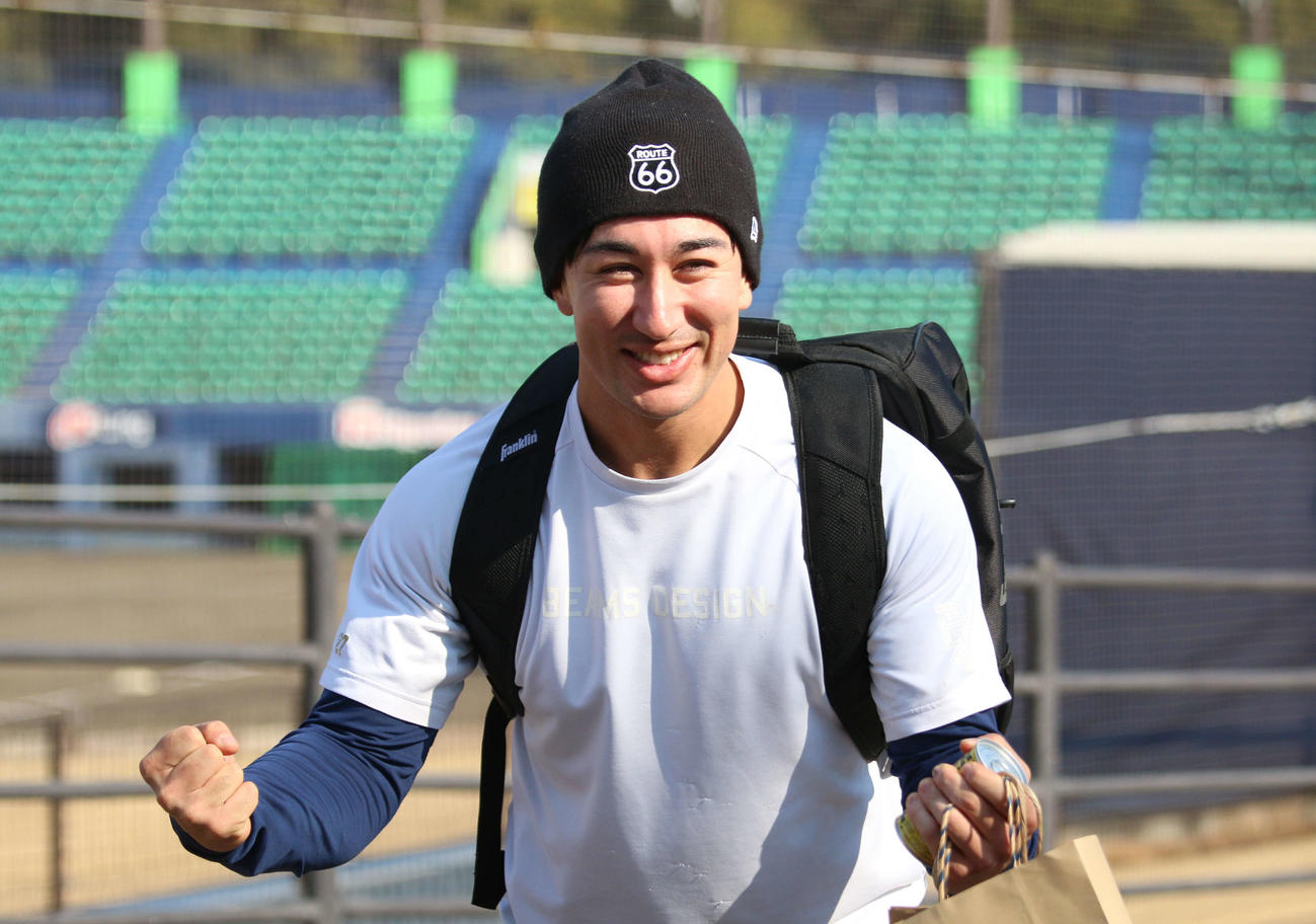 千葉・鎌ケ谷で自主トレを行った日本ハム山口（撮影・木下大輔）