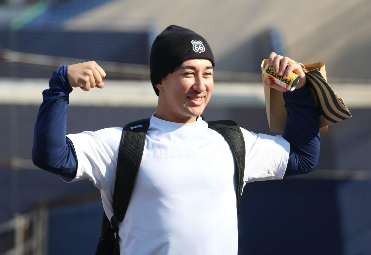 千葉・鎌ケ谷で自主トレを行った日本ハム山口（撮影・木下大輔）