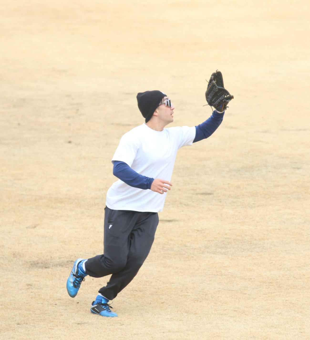 千葉・鎌ケ谷で自主トレを行った日本ハム山口（撮影・木下大輔）
