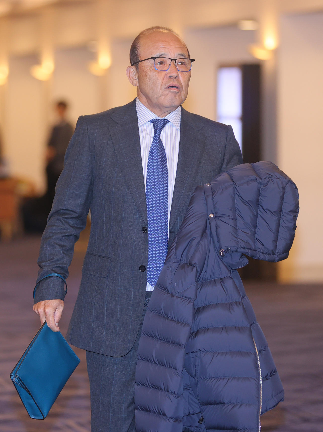 合同スタッフ会議会議に臨む阪神岡田オーナー付顧問（撮影・上山淳一）