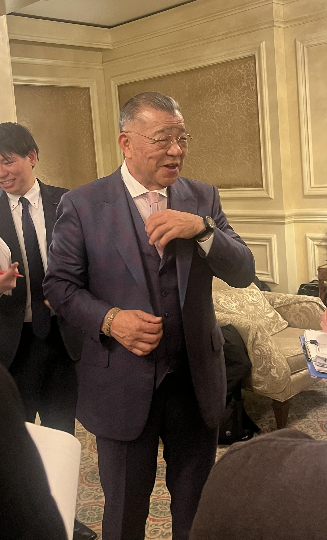 甲子園歴史館運営会議に初めて出席して、報道陣の取材に応じる阪神掛布雅之OB会長