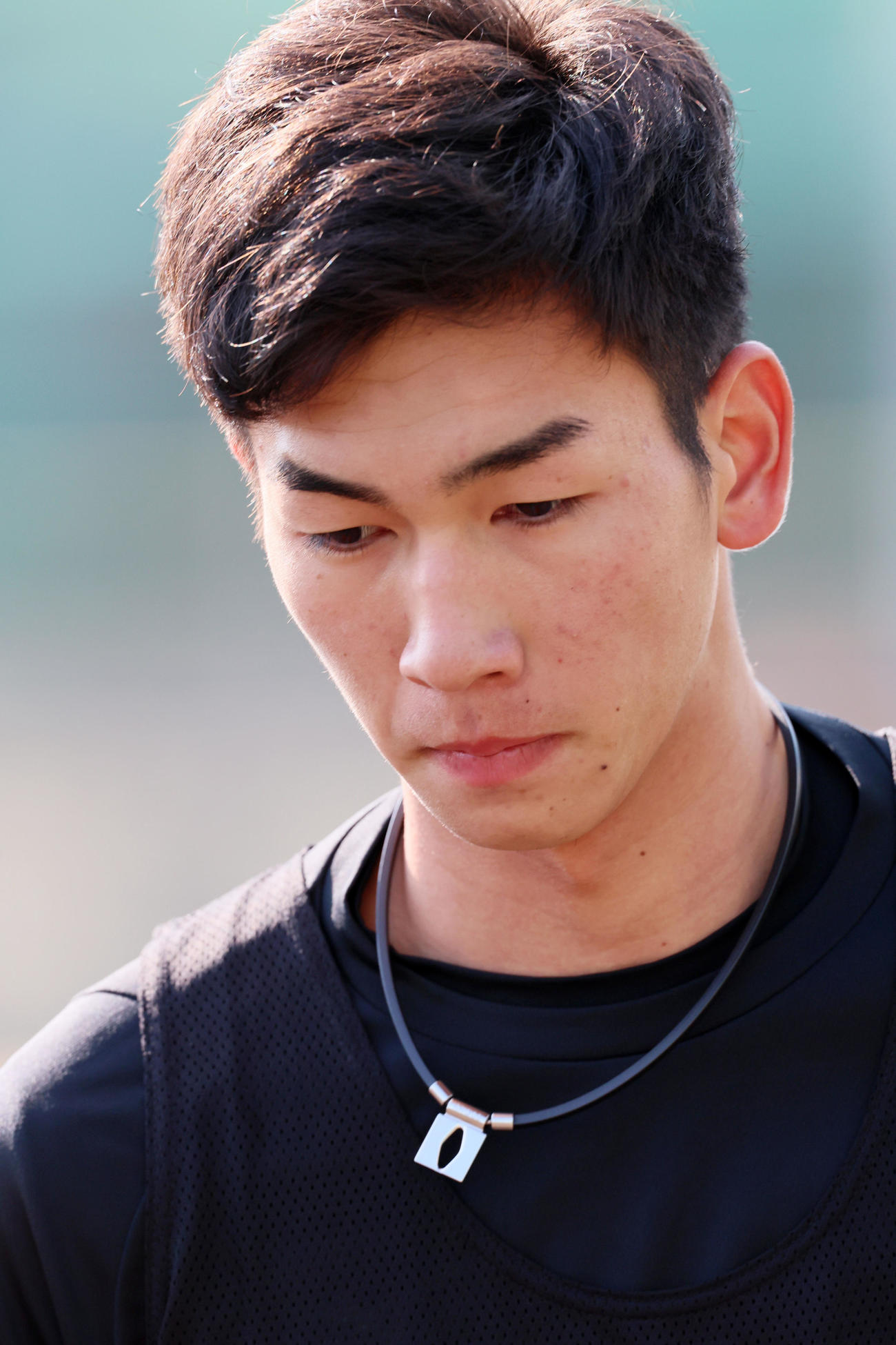 グラウンドを移動する今朝丸（撮影・加藤哉）