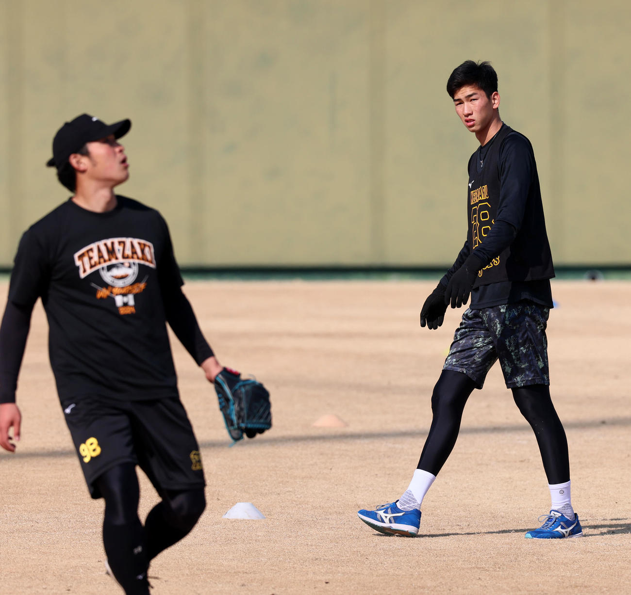 新人合同自主トレでランメニューを行う今朝丸（撮影・加藤哉）