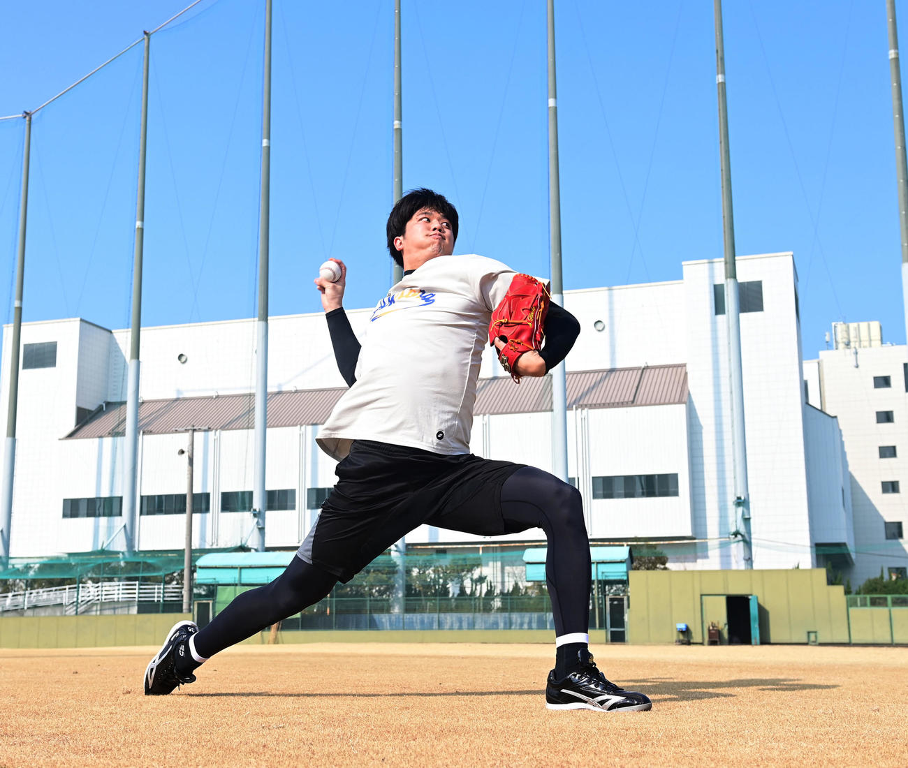 力強くキャッチボールを行う阪神才木（撮影・和賀正仁）
