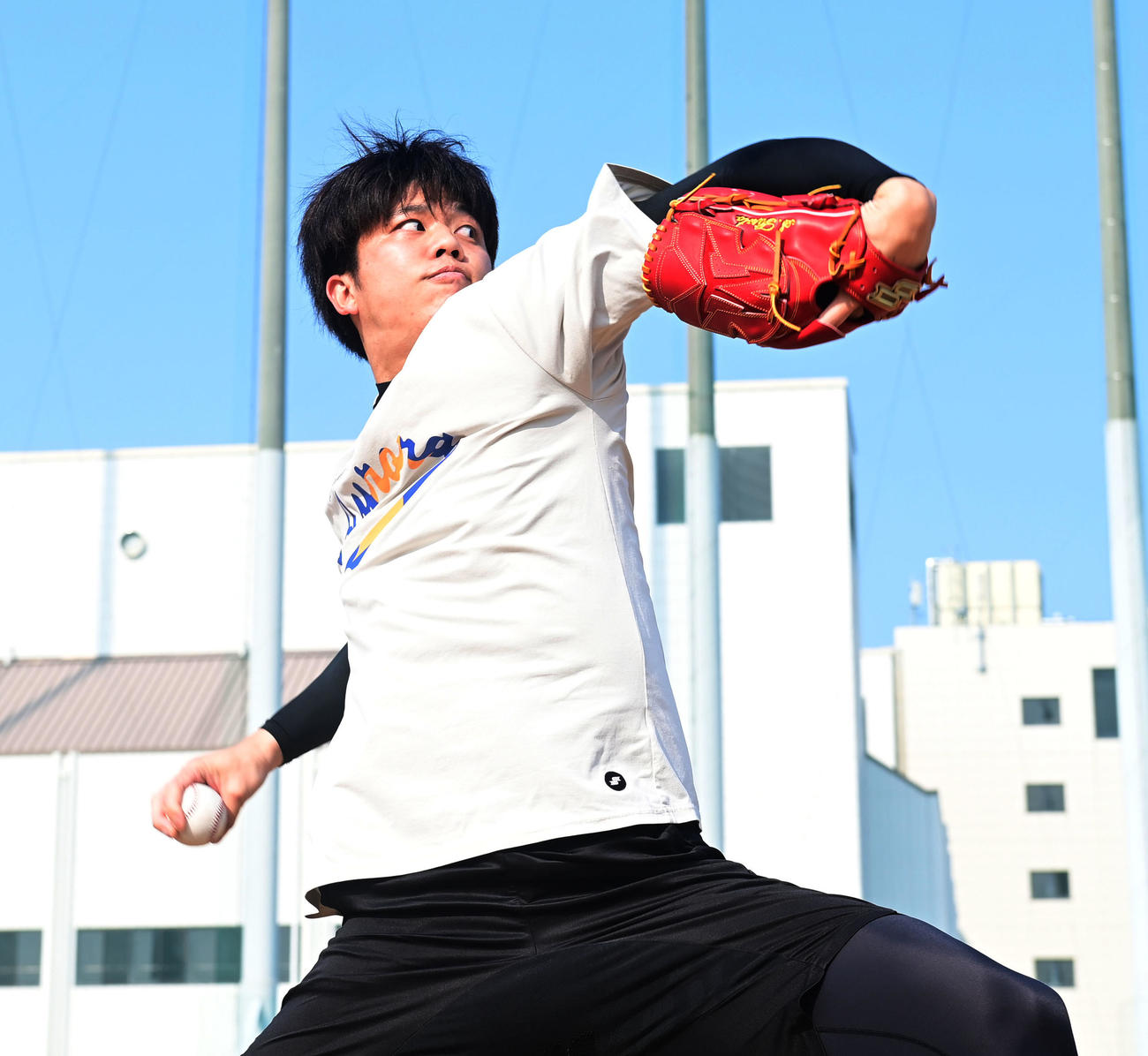 力強くキャッチボールを行う阪神才木（撮影・和賀正仁）