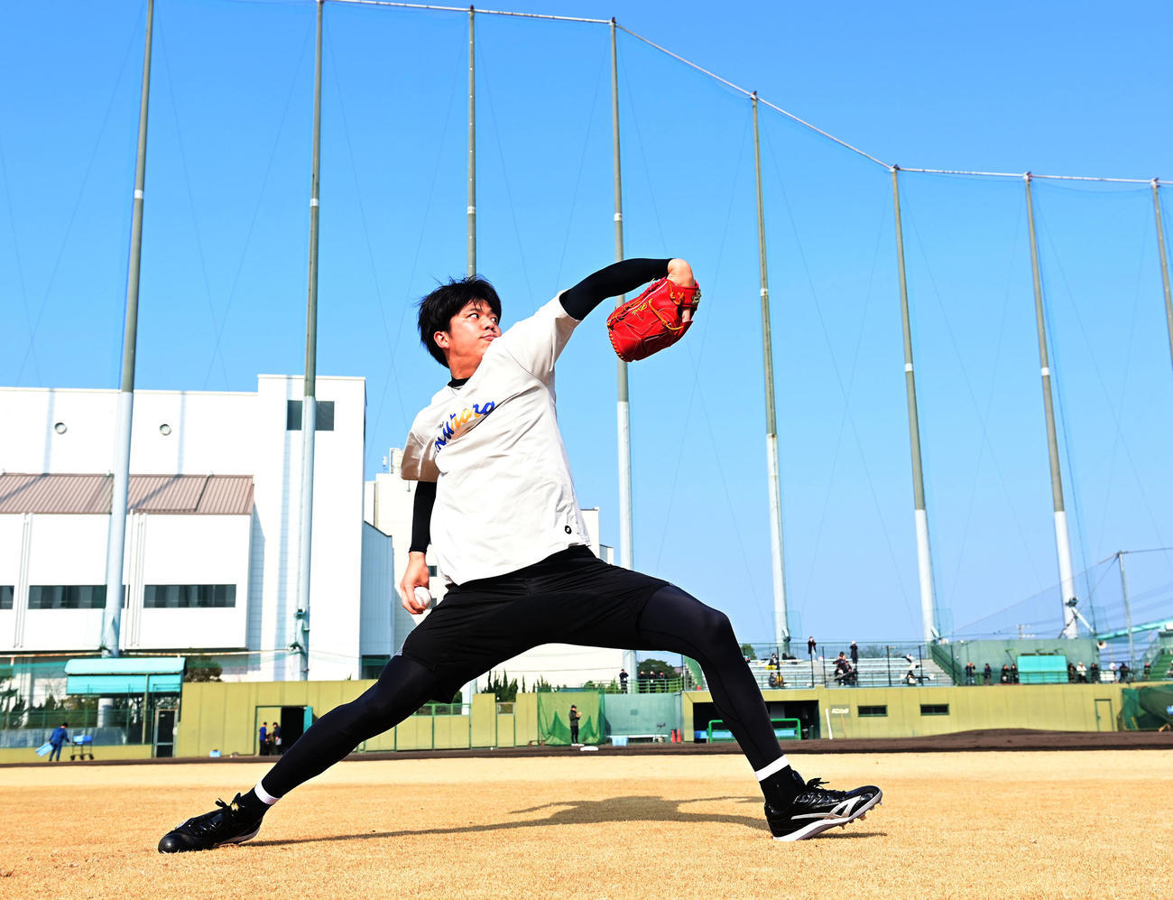 力強くキャッチボールを行う阪神才木（撮影・和賀正仁）