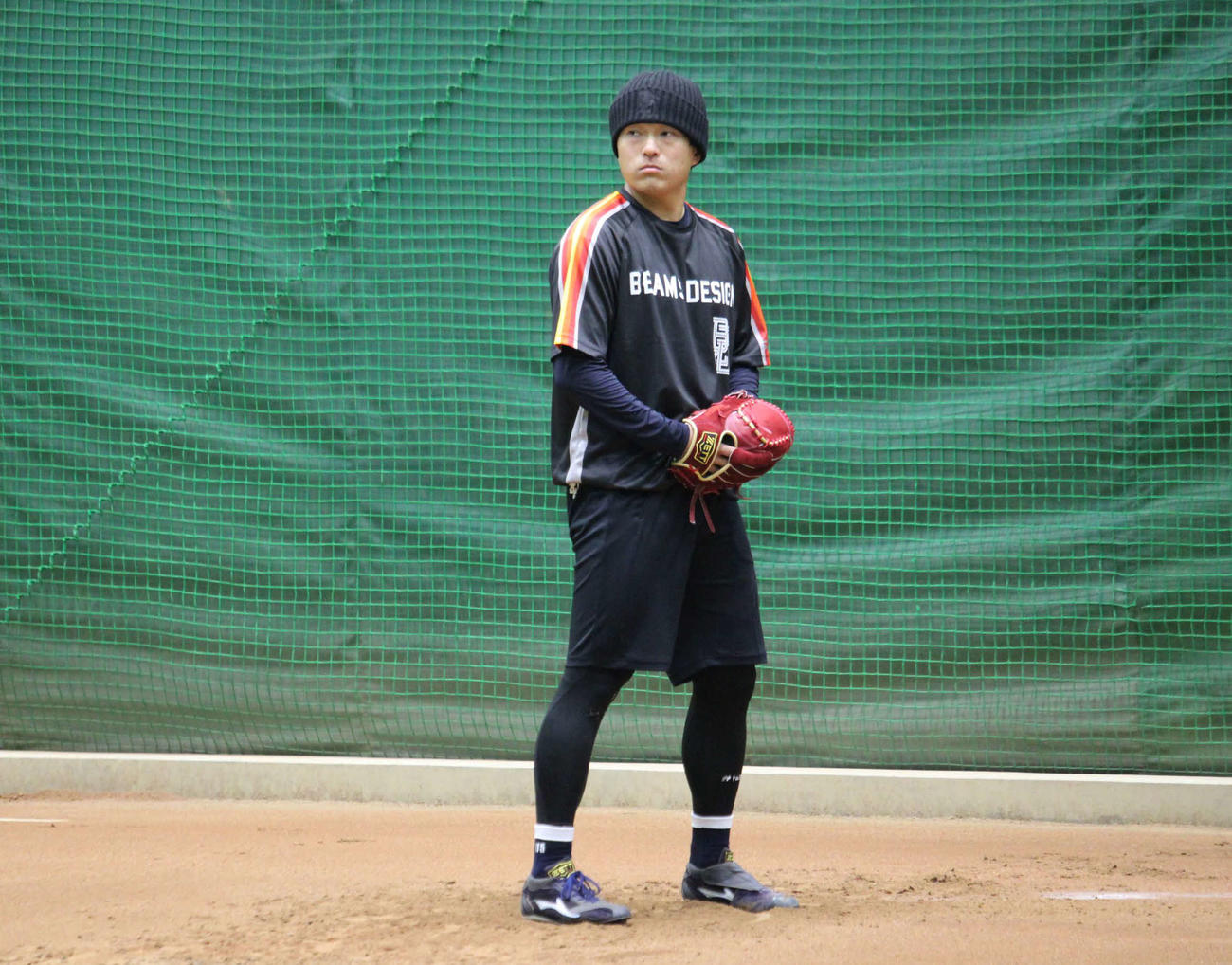 ブルペン投球をする西武佐々木（撮影・金子真仁）