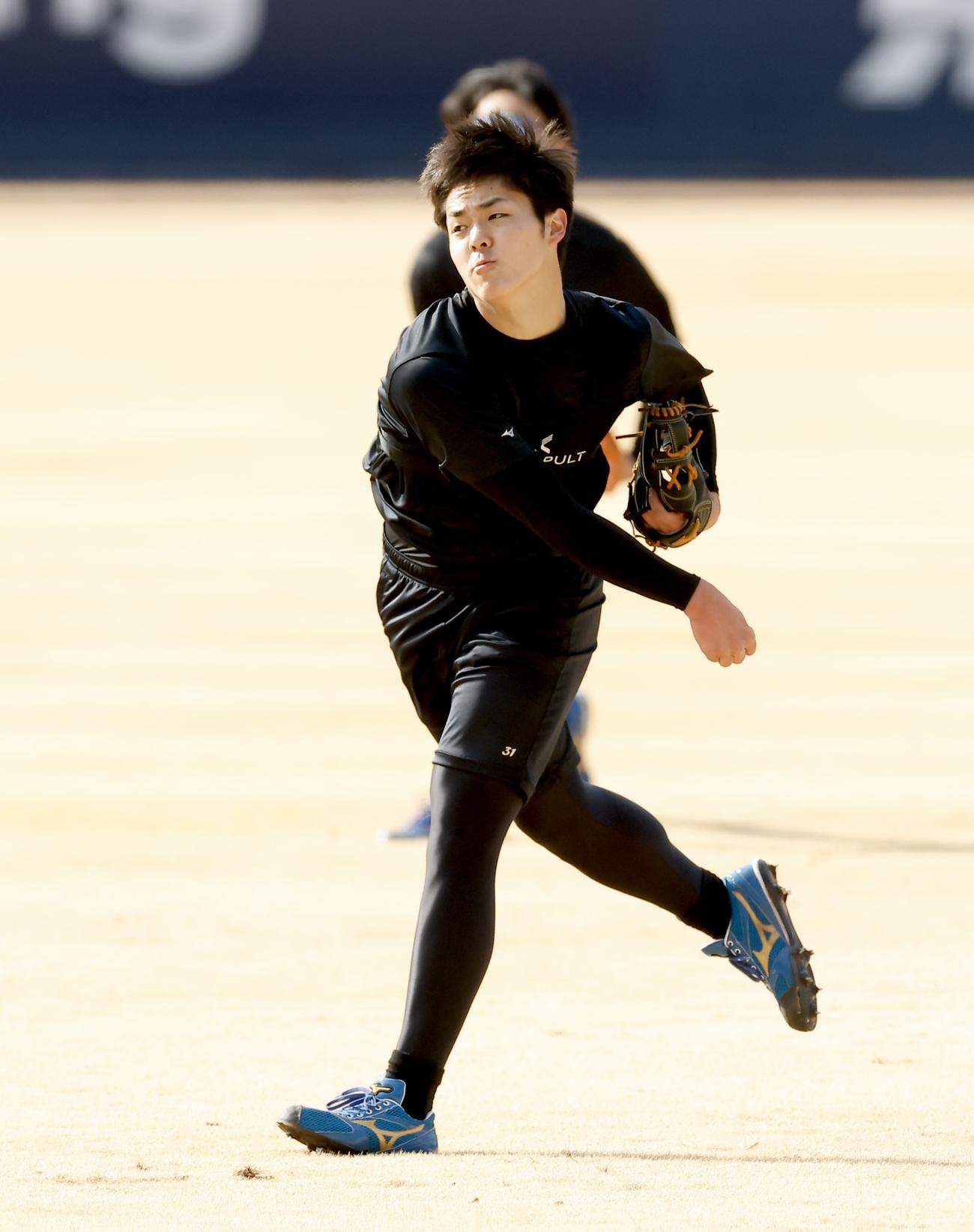 新人合同自主トレに臨む日本ハム柴田（撮影・河田真司）