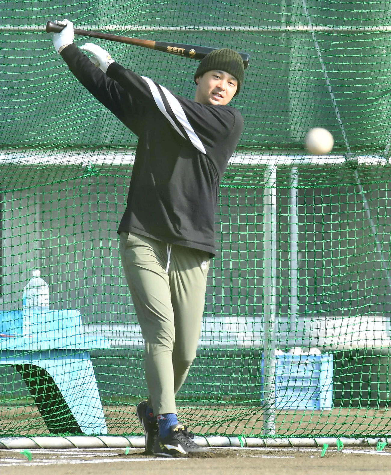 打撃練習を行うソフトバンク川瀬（撮影・岩下翔太）