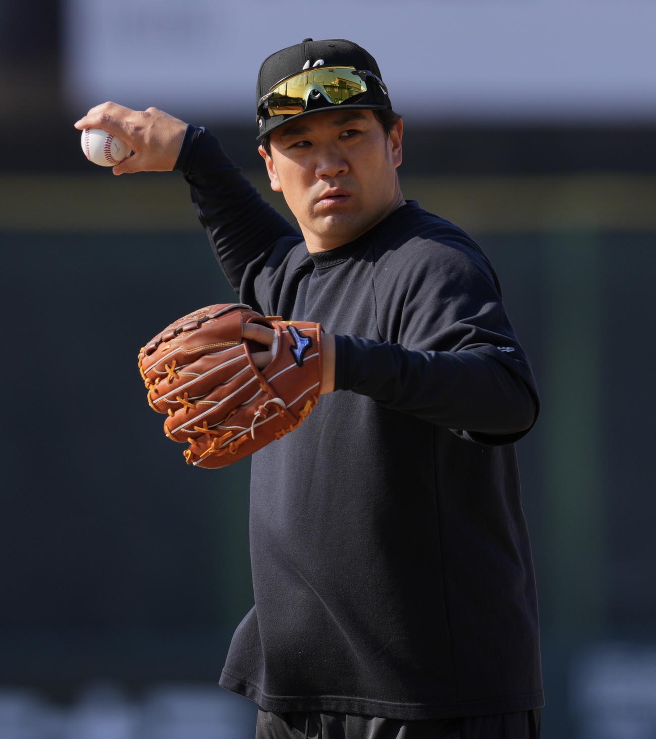 自主トレに臨む巨人田中将（撮影・垰建太）