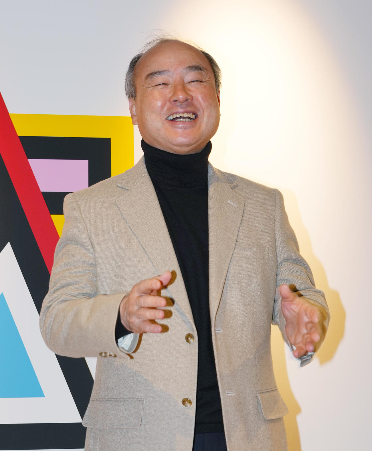 記者の質問に答えるソフトバンクの孫オーナー（撮影・菅敏）