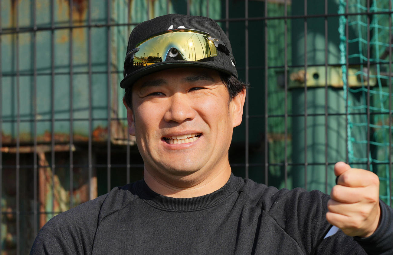 自主トレを終え笑顔を見せる巨人田中将（撮影・垰建太）