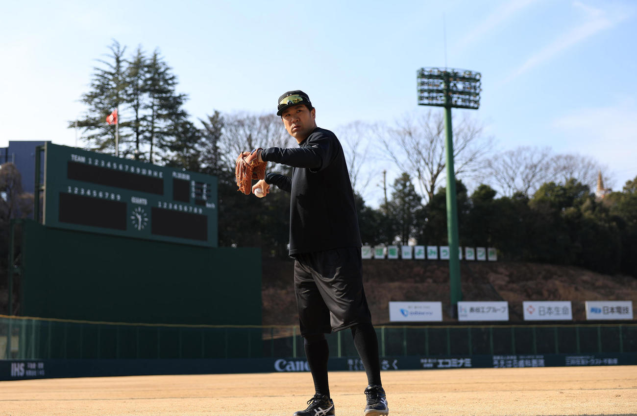 ジャイアンツ球場で自主トレに臨む巨人田中将