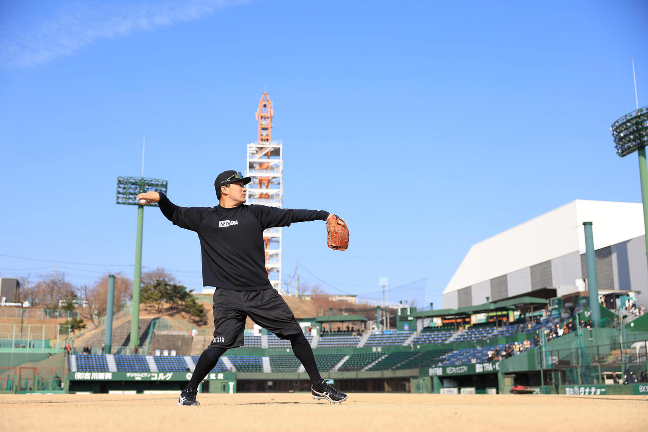 ジャイアンツ球場で自主トレに臨む巨人田中将