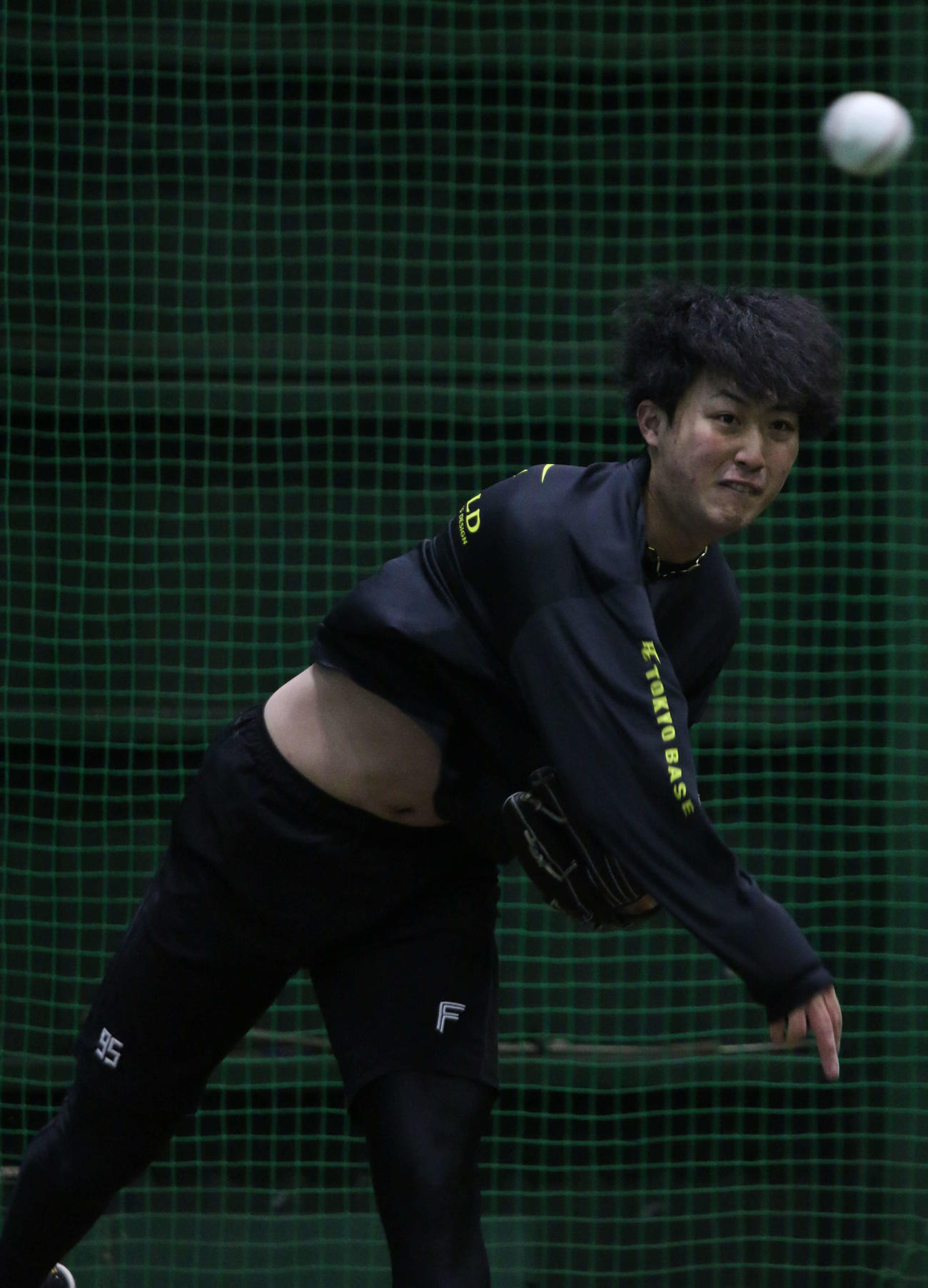 千葉・鎌ケ谷の球団施設でブルペン入りした日本ハム柳川（撮影・木下大輔）