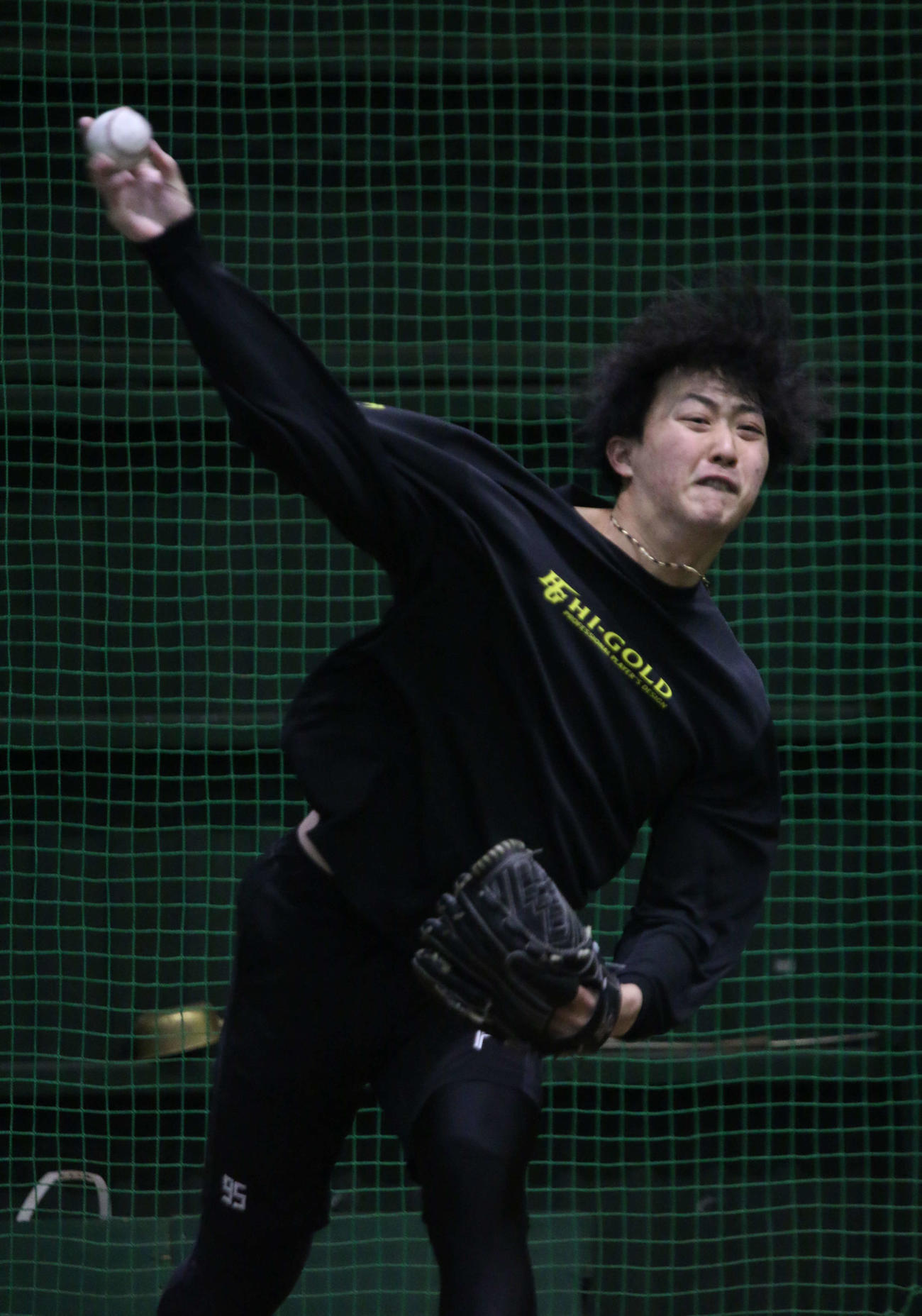 千葉・鎌ケ谷の球団施設でブルペン入りした日本ハム柳川（撮影・木下大輔）