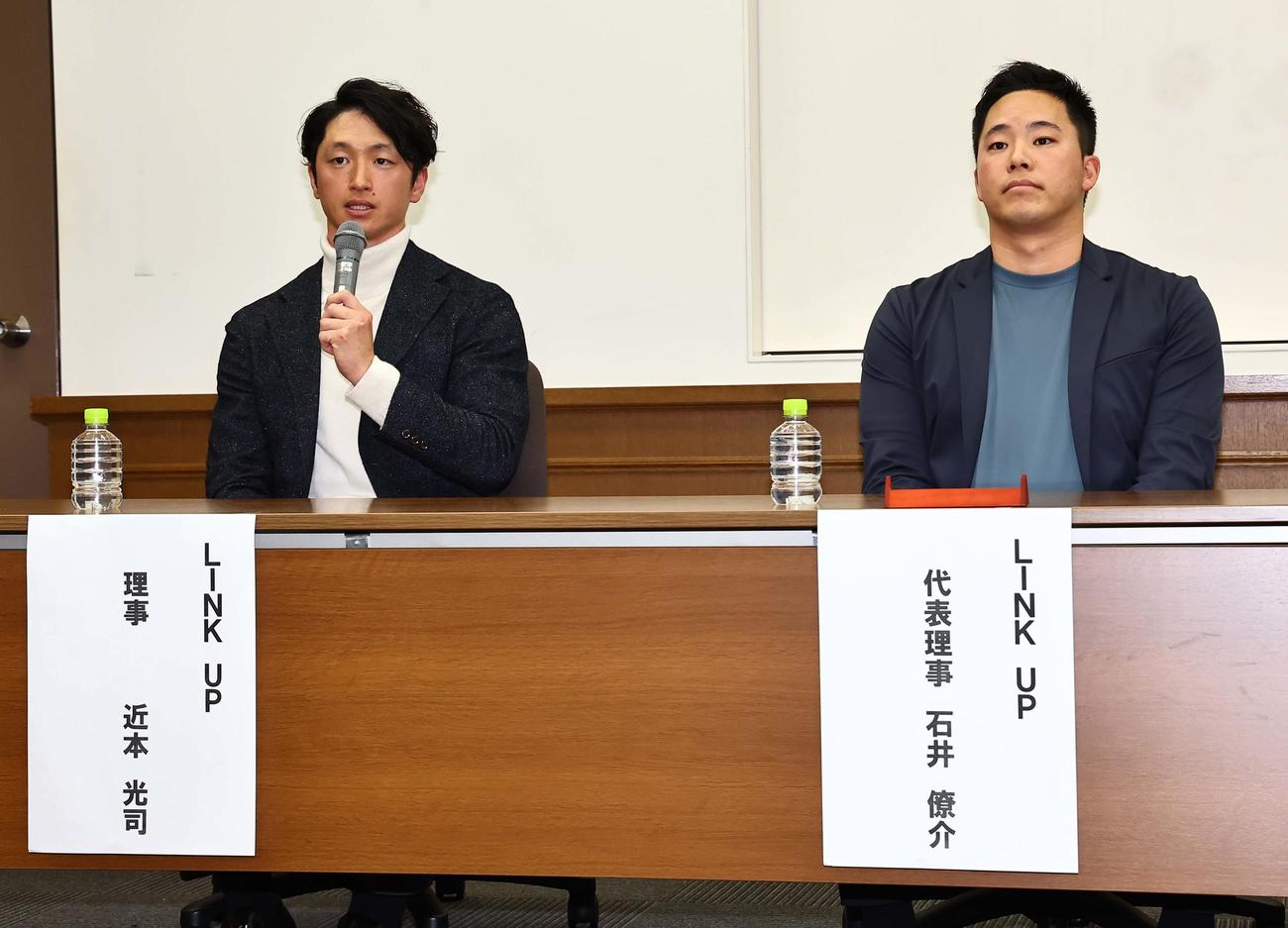 近本（左）は連携協定の今後の展望を話す。右は代表理事の石井氏（撮影・上田博志）