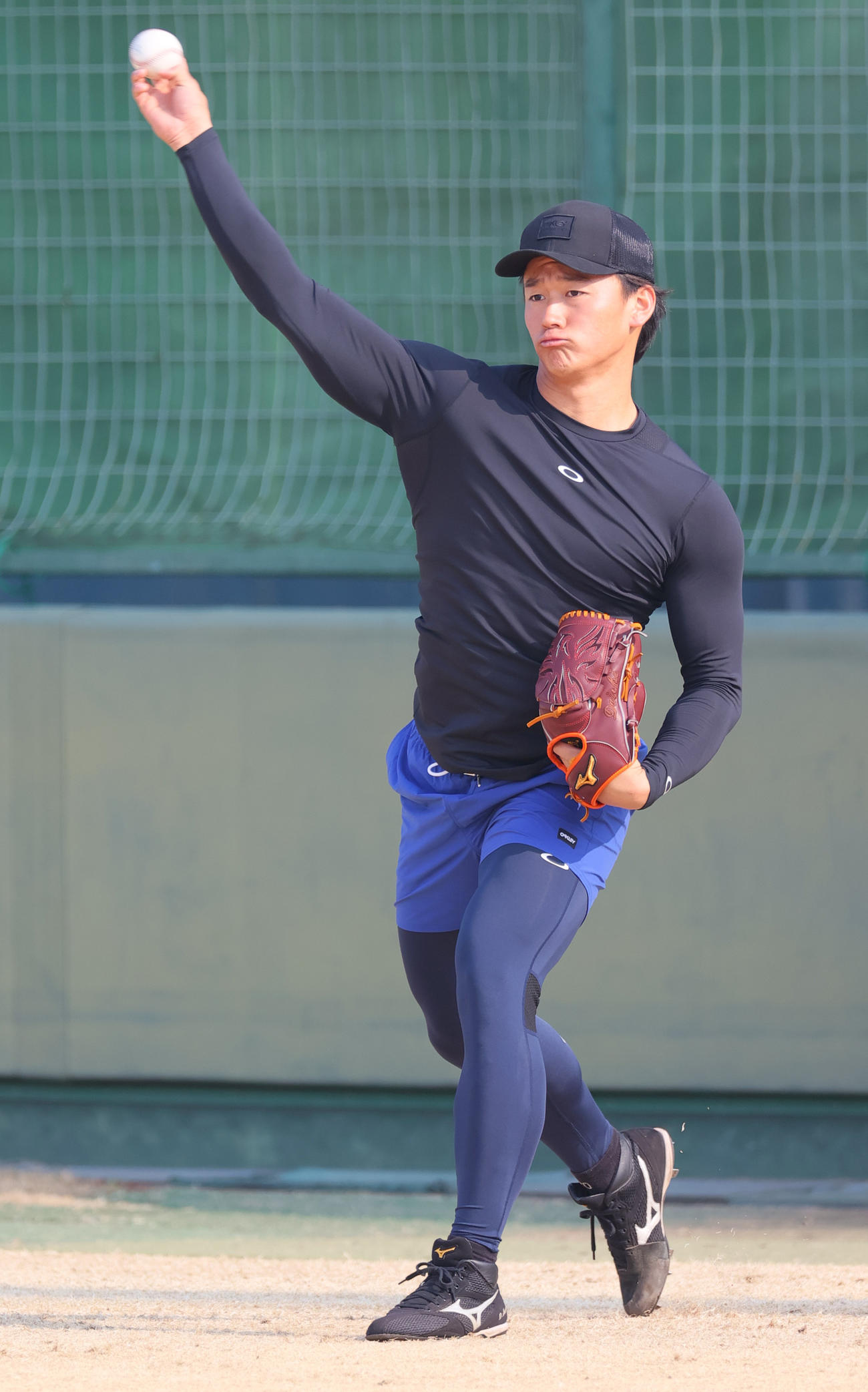 鳴尾浜球場で自主トレする阪神森木（撮影・上山淳一）