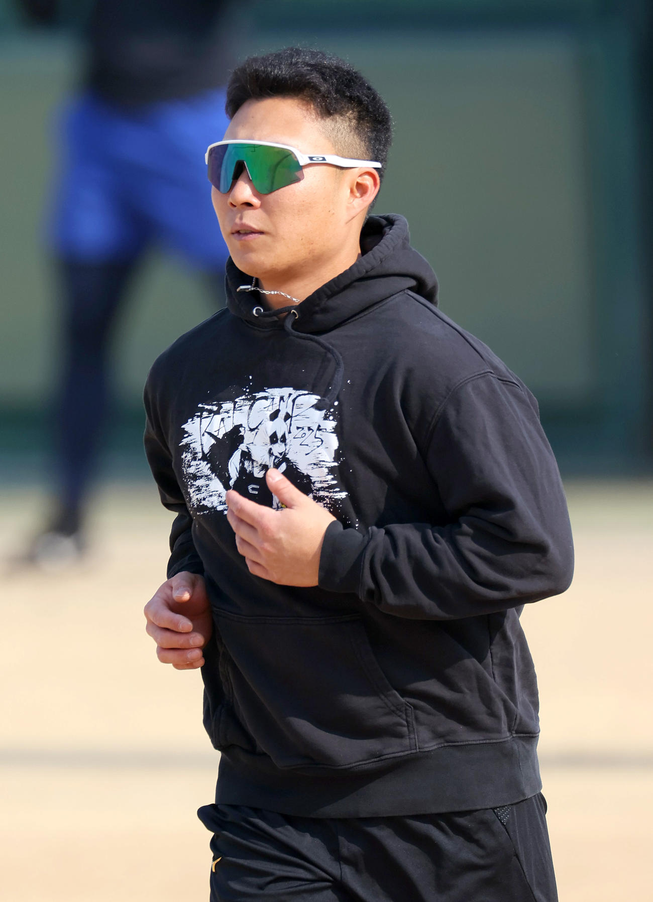 鳴尾浜球場で自主トレする阪神藤田（撮影・上山淳一）