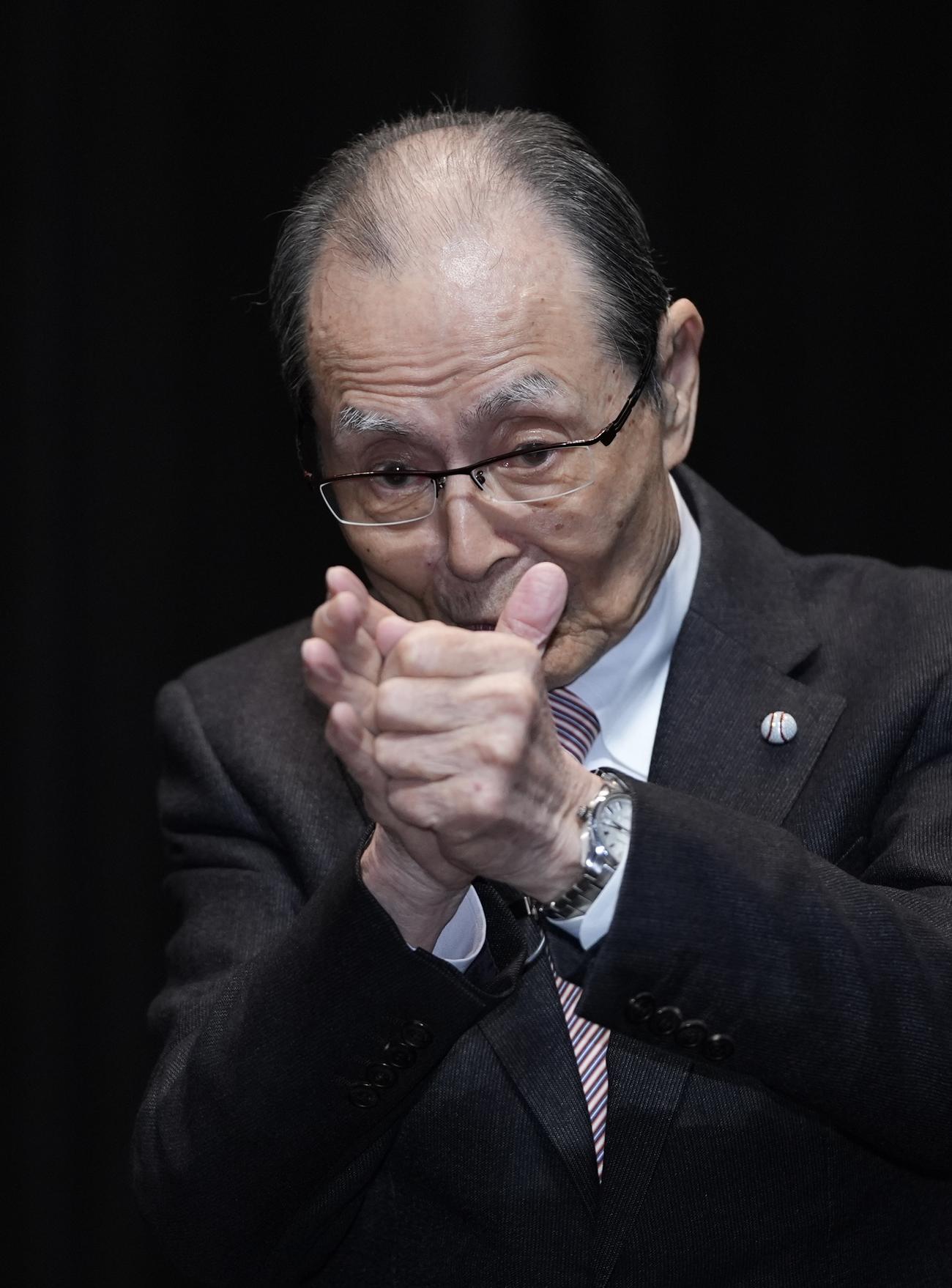 第15回日本スポーツ学会大賞授与で子どもからの質問に真剣に答える王氏（撮影・垰建太）