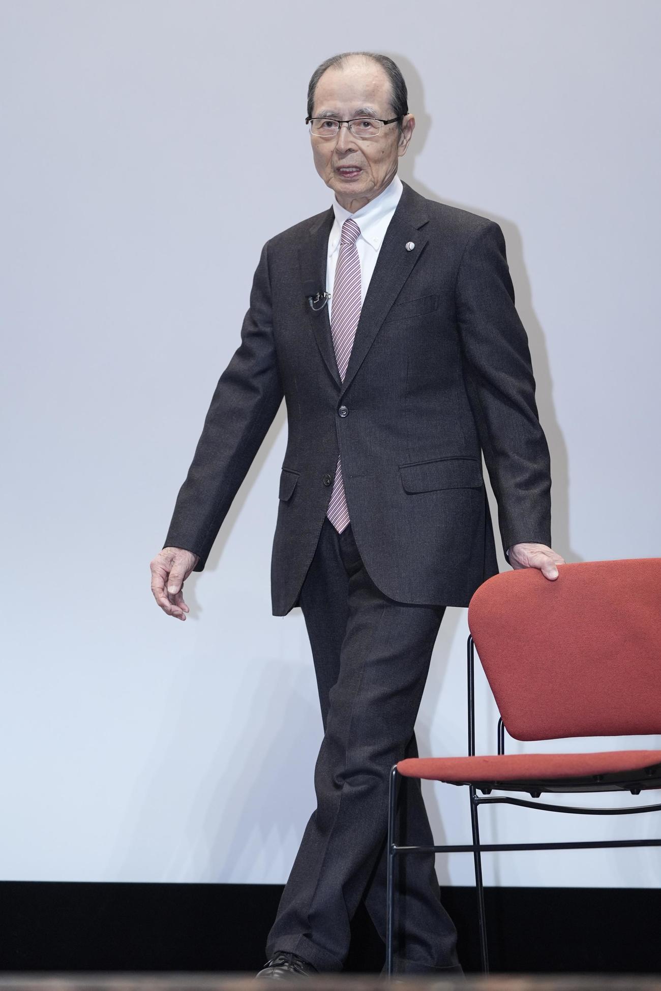 第15回日本スポーツ学会大賞授与式に登壇する王氏（撮影・垰建太）