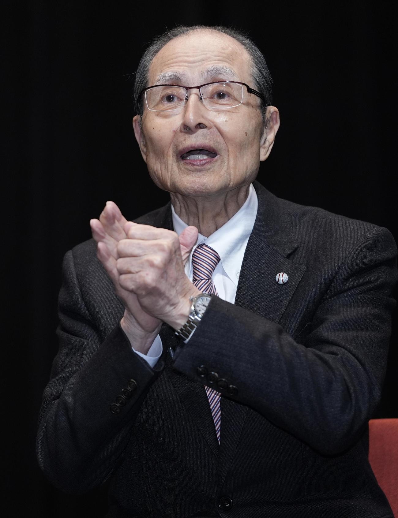 第15回日本スポーツ学会大賞授与で子どもからの質問に答える王氏（撮影・垰建太）