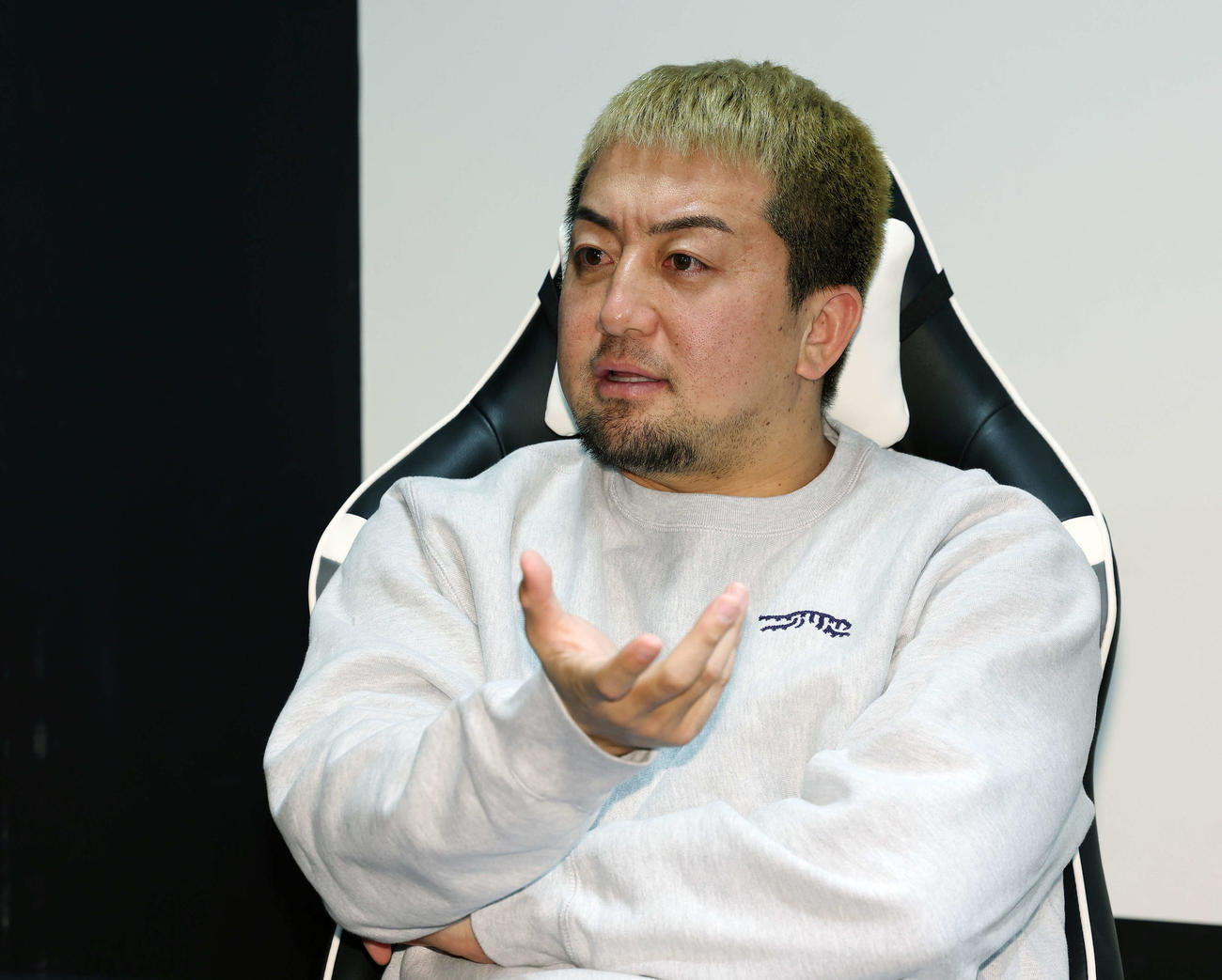 変化する勇気も必要と語るロッテ沢村（撮影・宮地輝）