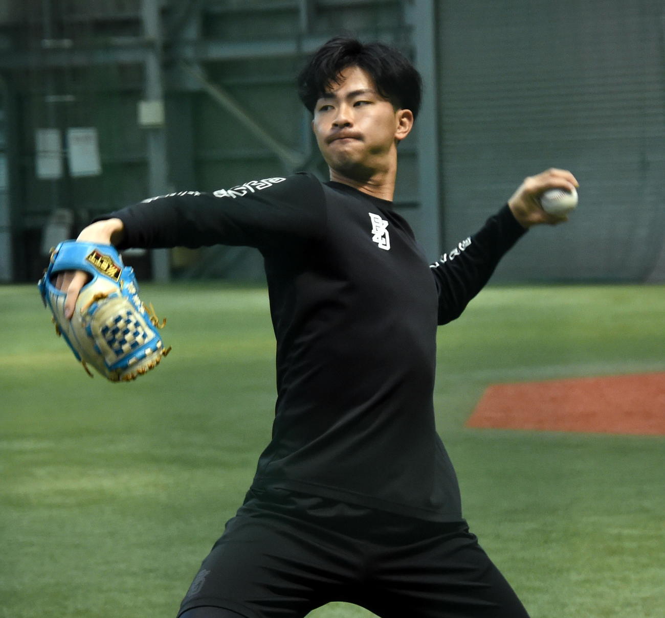 自主トレを公開した楽天古謝（撮影・山田愛斗）