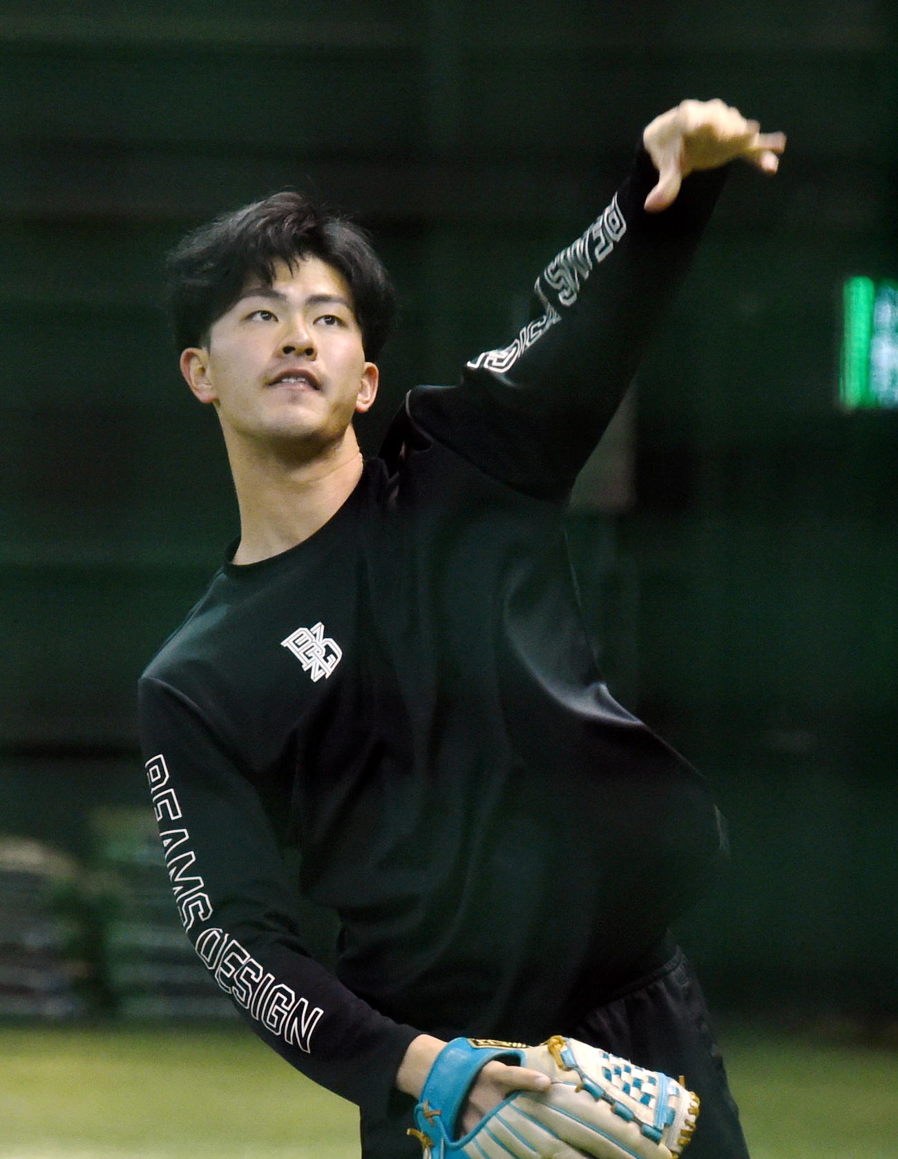 自主トレを公開した楽天古謝（撮影・山田愛斗）