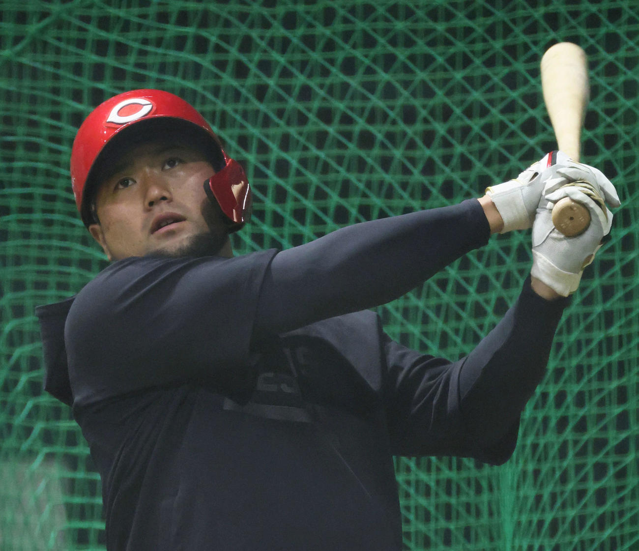 合同自主トレで打撃練習をする広島末包（撮影・加藤孝規）